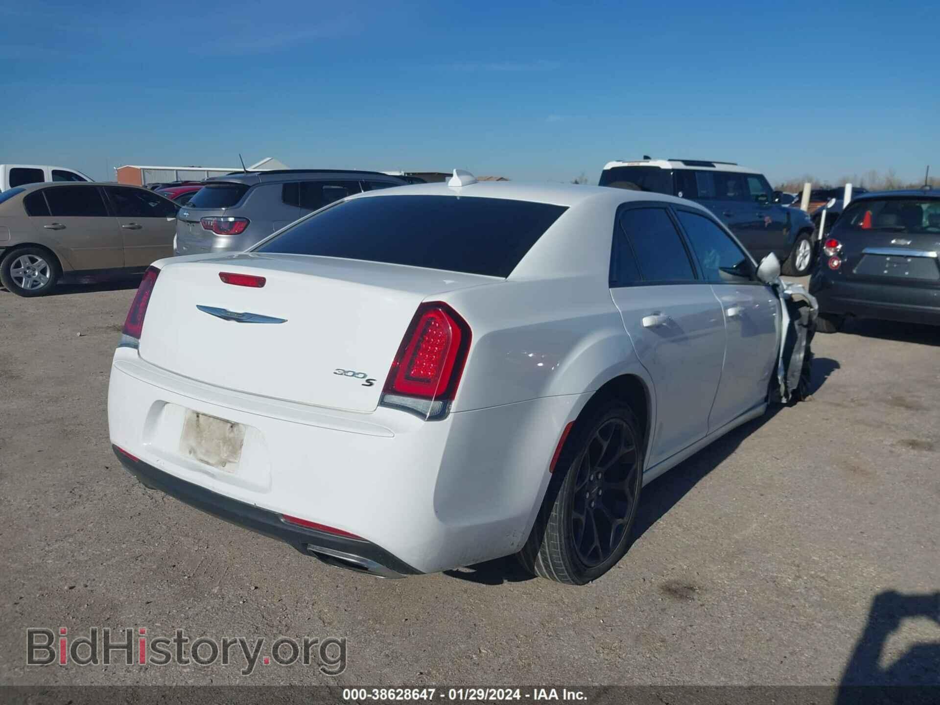 2019 CHRYSLER 300 - VIN: 2C3CCABG5KH634024 - Фото 4