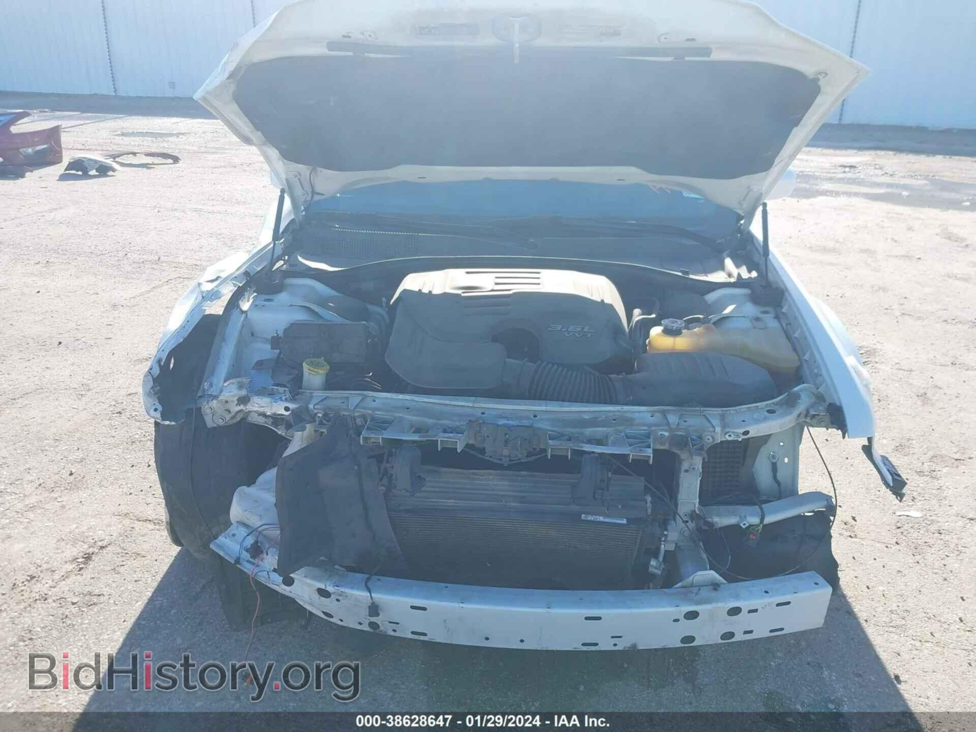2019 CHRYSLER 300 - VIN: 2C3CCABG5KH634024 - Фото 10