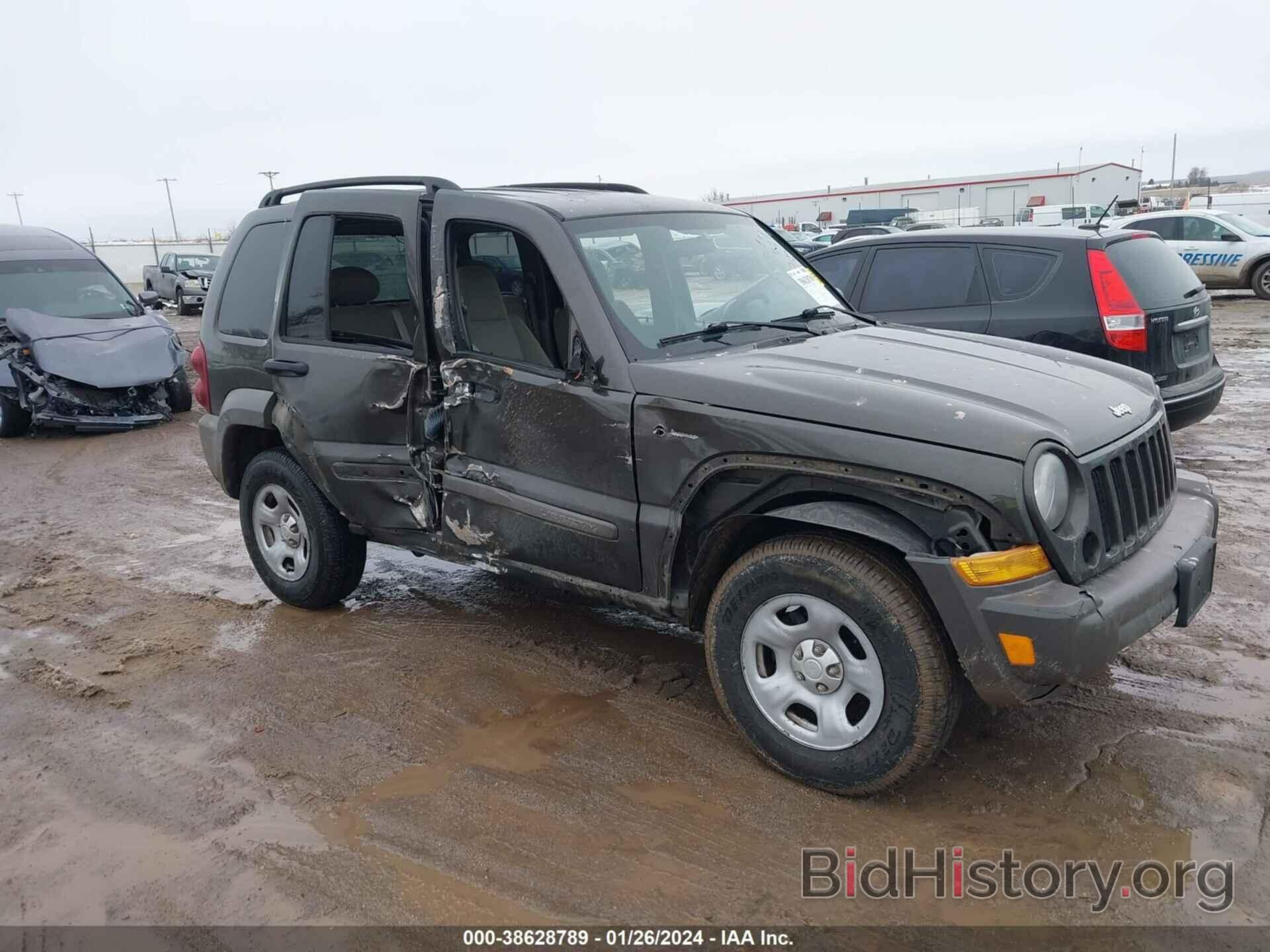 Photo 1J4GL48KX6W203805 - JEEP LIBERTY 2006