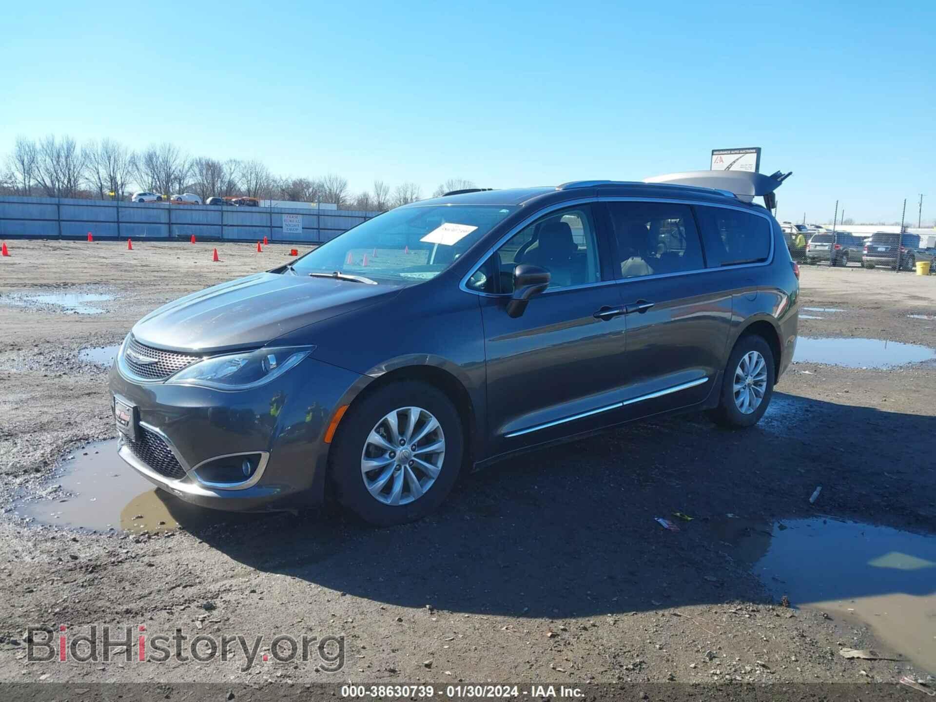 2019 CHRYSLER PACIFICA - VIN: 2C4RC1BG8KR652081 - Фото 2