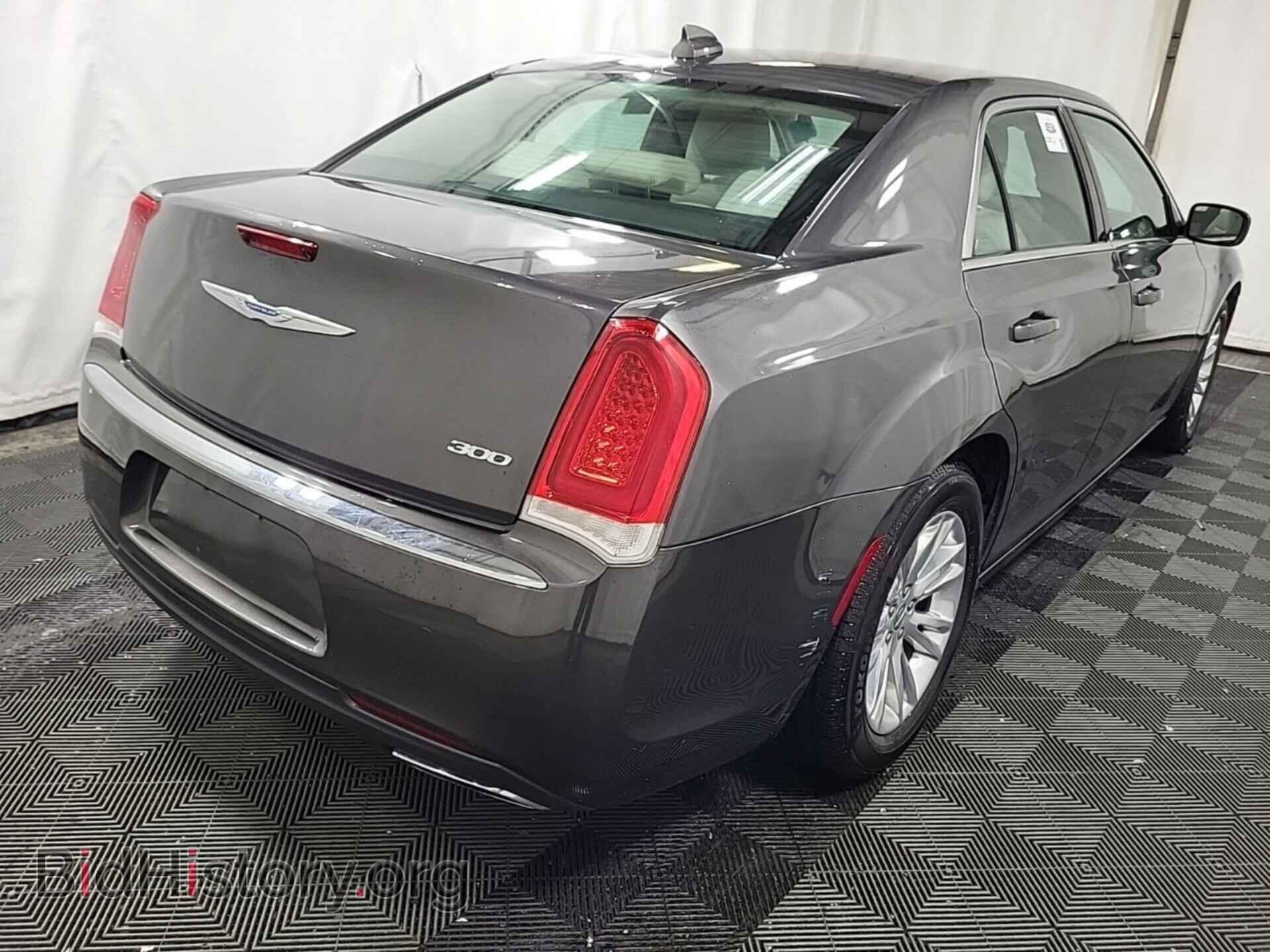 2017 CHRYSLER 300 - VIN: 2C3CCAAG6HH511729 - Фото 5