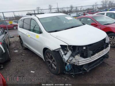 2017 Chrysler PACIFICA Limited, white — VIN 2C4RC1GG0HR679194, IAAI