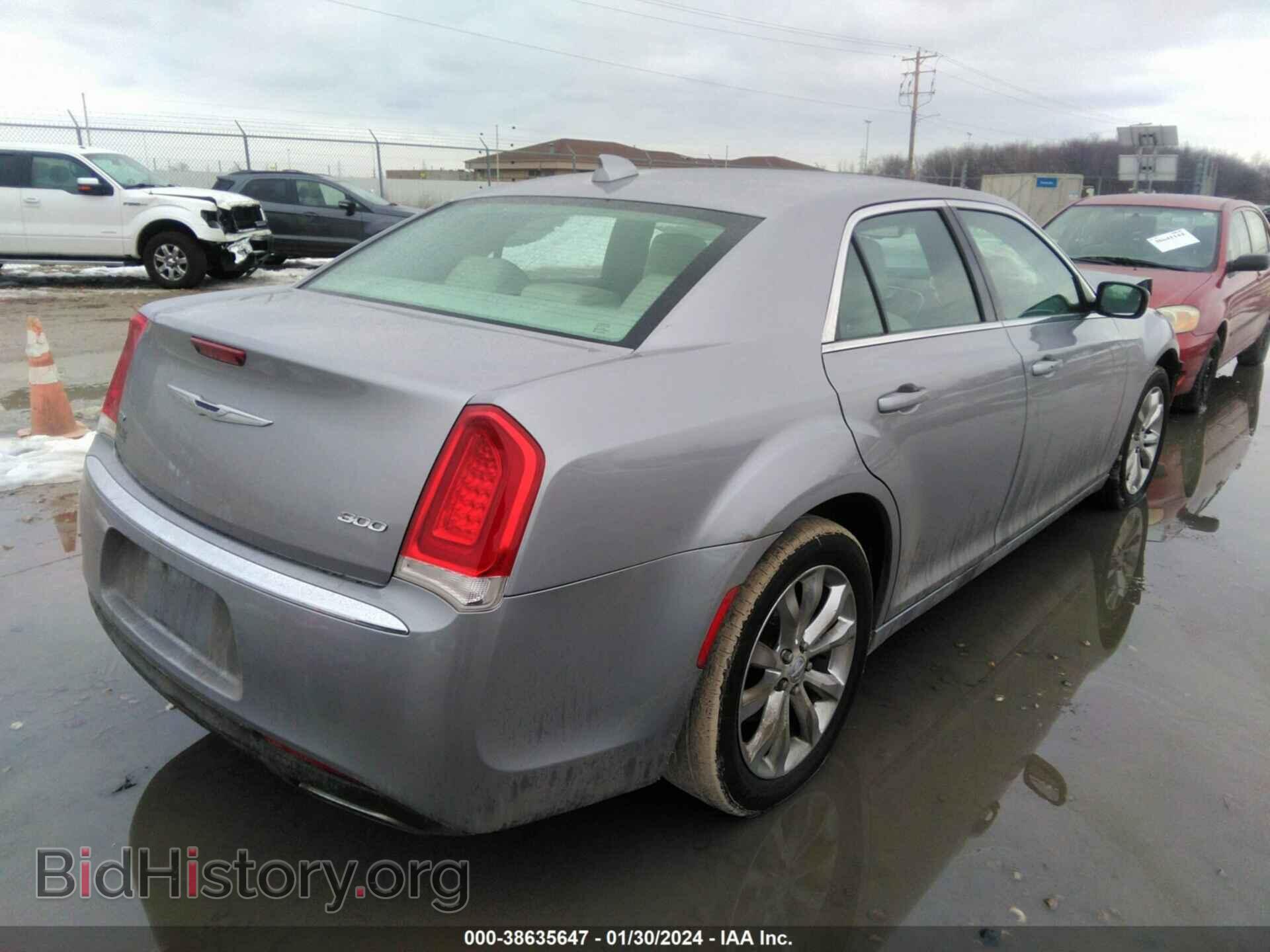 2016 CHRYSLER 300 - VIN: 2C3CCARG4GH216955 - Фото 4