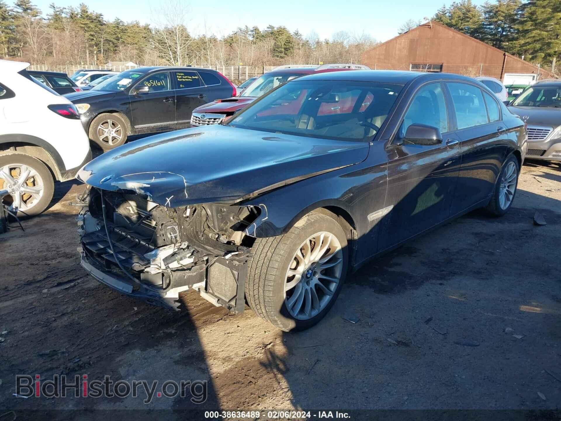 2011 BMW 750LI - VIN: WBAKC8C58BC433876 - Фото 2
