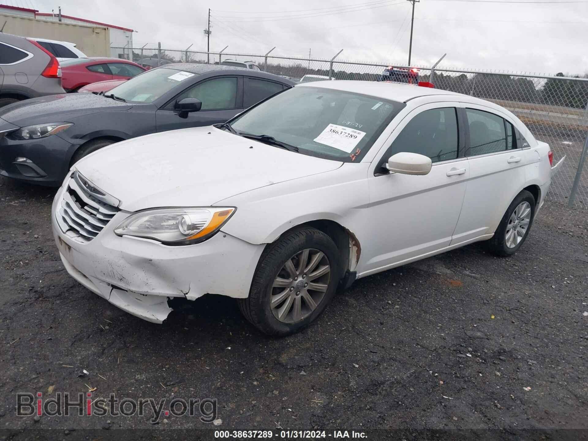 2013 CHRYSLER 200 - VIN: 1C3CCBBBXDN538989 - Фото 2