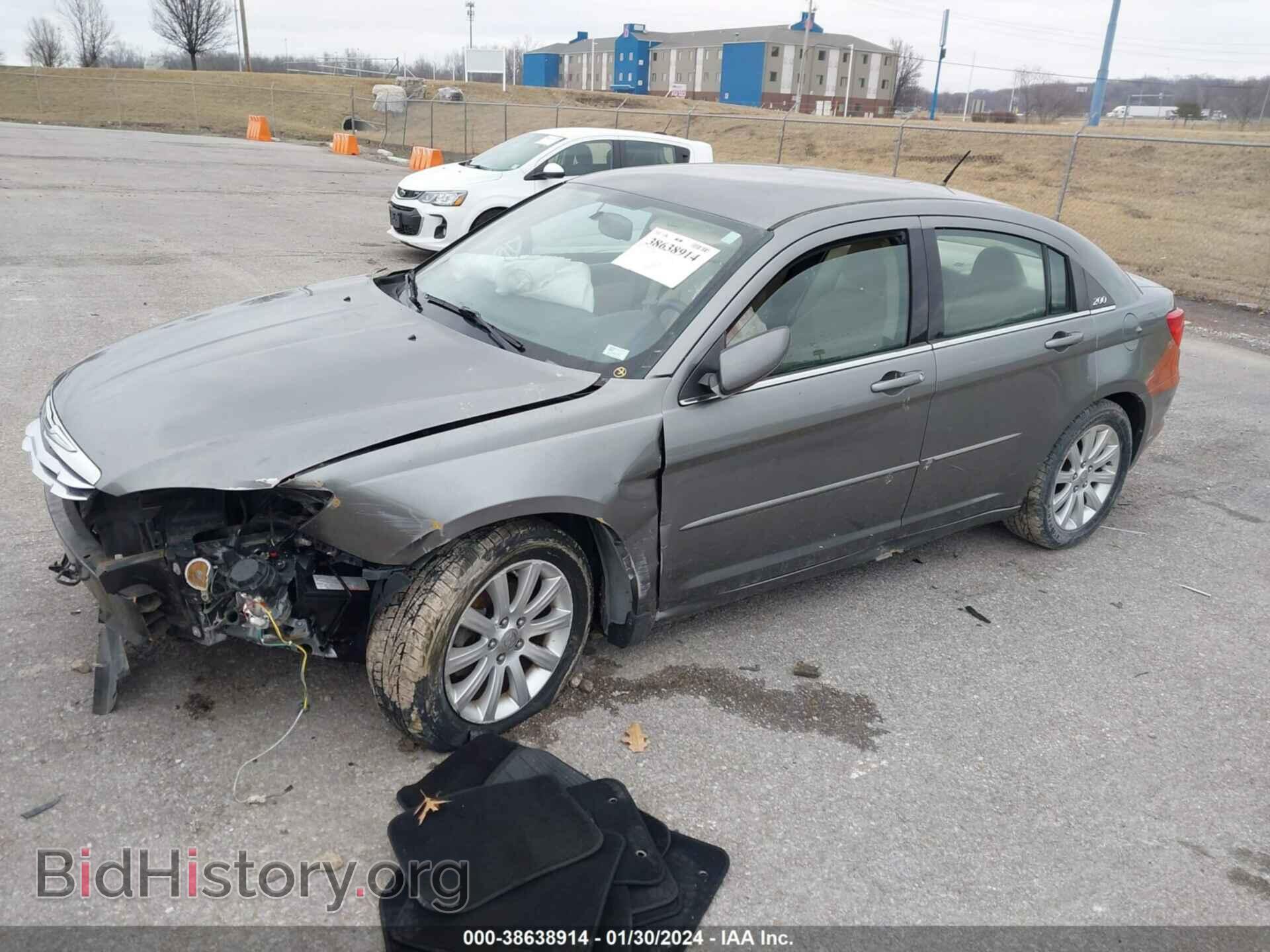 2012 CHRYSLER 200 - VIN: 1C3CCBBB2CN255467 - Photo 2
