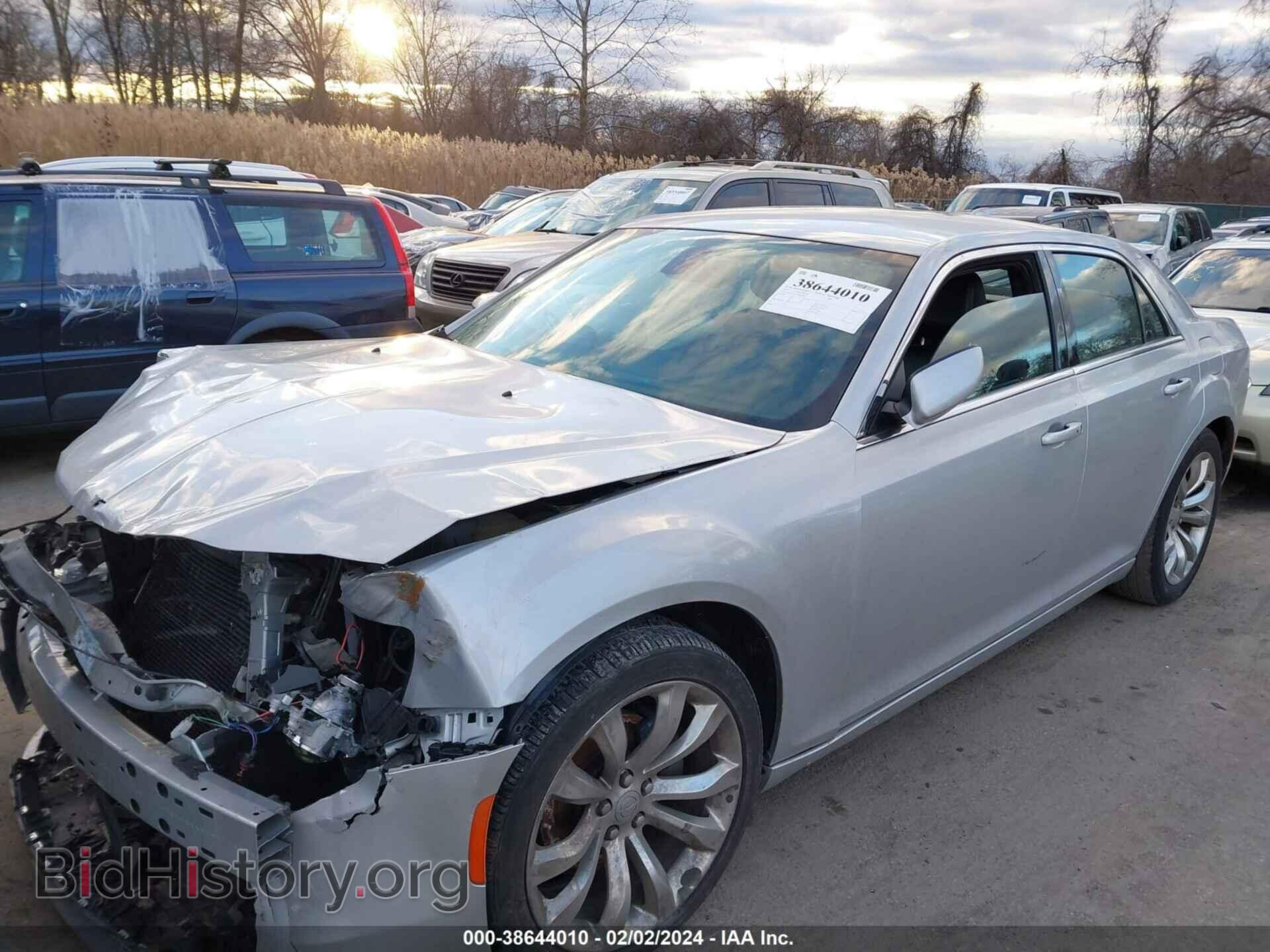 2019 CHRYSLER 300 - VIN: 2C3CCAAG0KH760857 - Фото 2