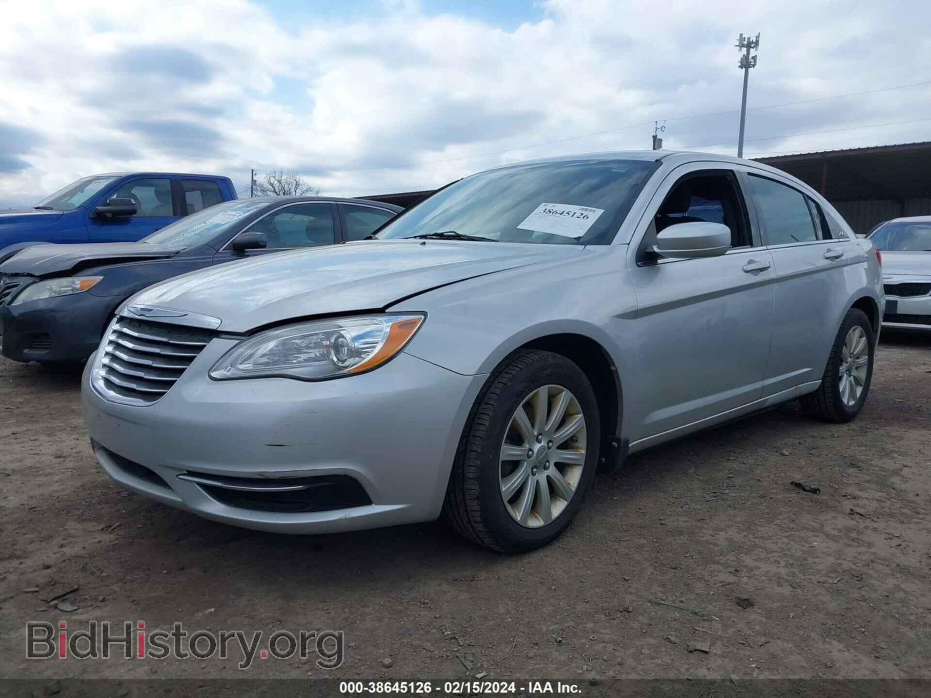 2011 CHRYSLER 200 - VIN: 1C3BC1FB3BN625937 - Фото 2