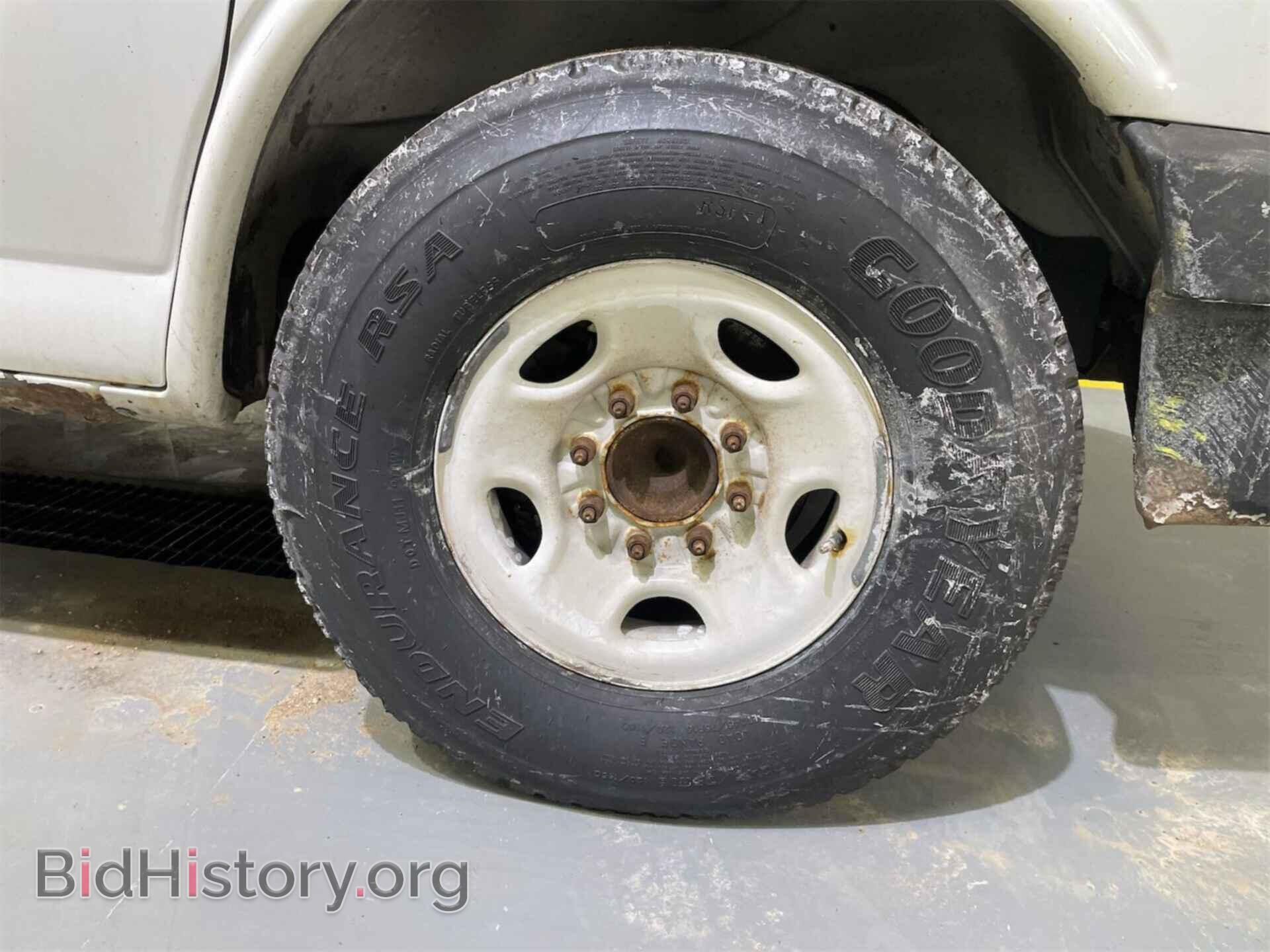 2012 GMC SAVANA - VIN: 1GTW7FCA4C1142542 - Photo 2