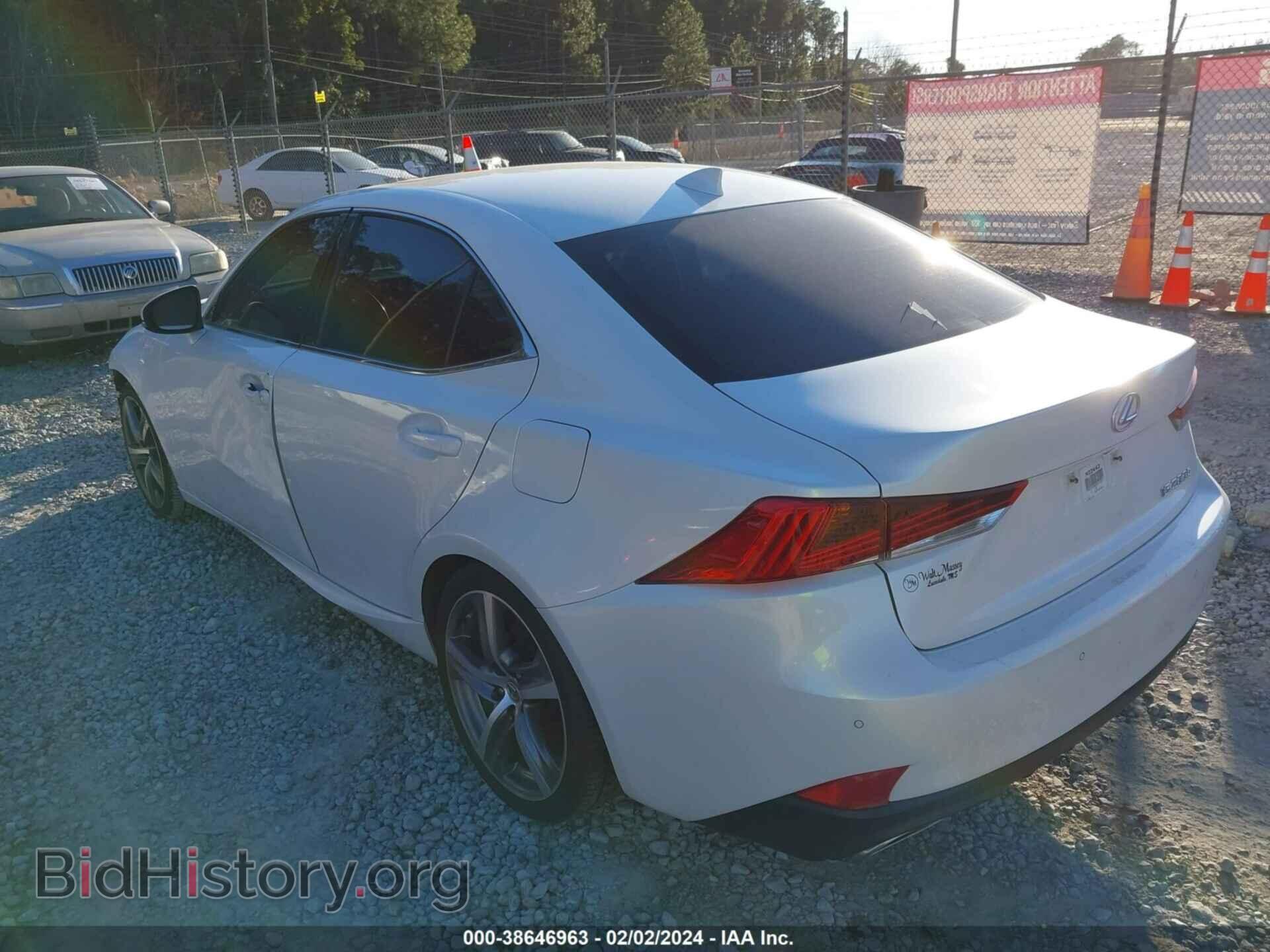 2017 LEXUS IS 200T - VIN: JTHBA1D24H5041235 - Фото 3