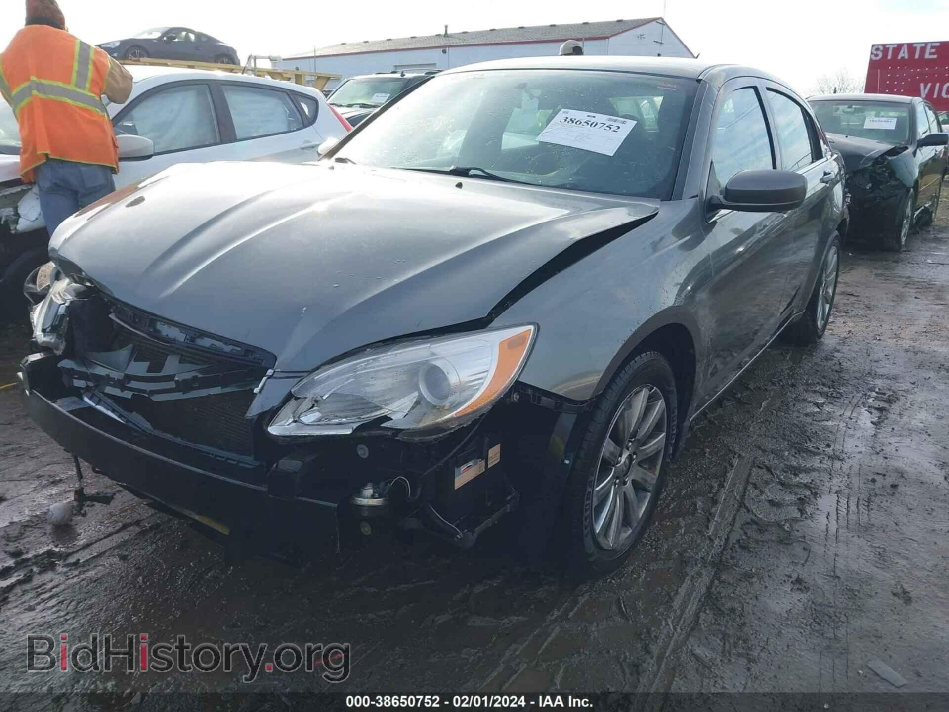 2013 CHRYSLER 200 - VIN: 1C3CCBBB7DN701419 - Фото 2