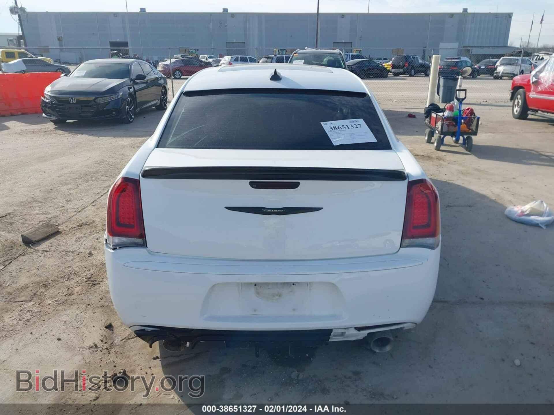 2015 CHRYSLER 300 - VIN: 2C3CCABG7FH781032 - Фото 17