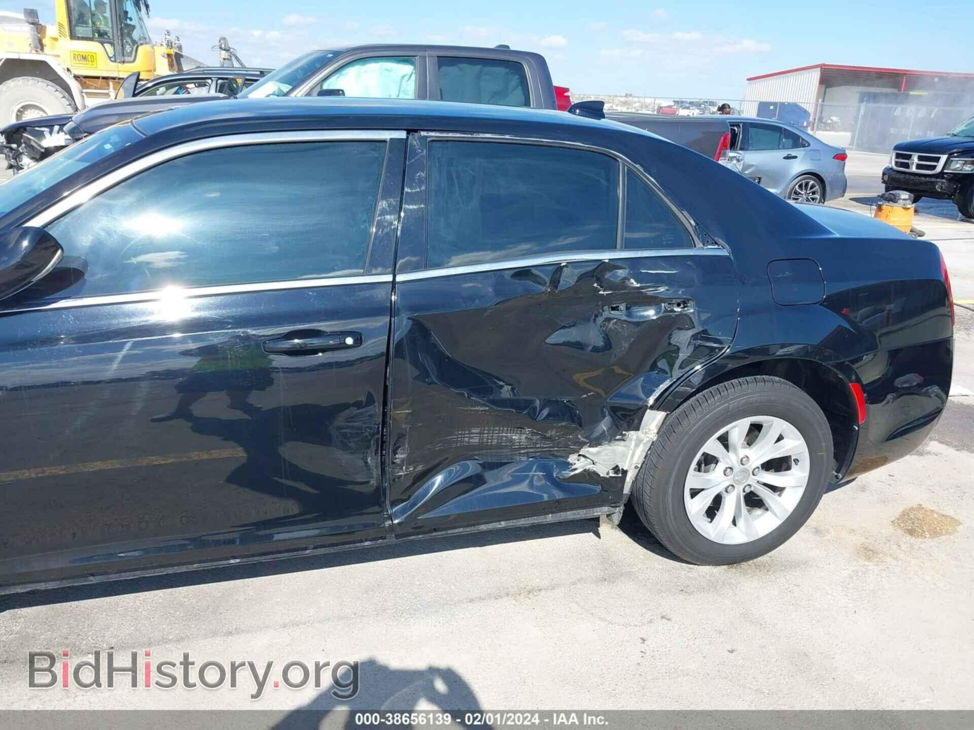 2015 CHRYSLER 300 - VIN: 2C3CCAAG0FH898758 - Фото 6