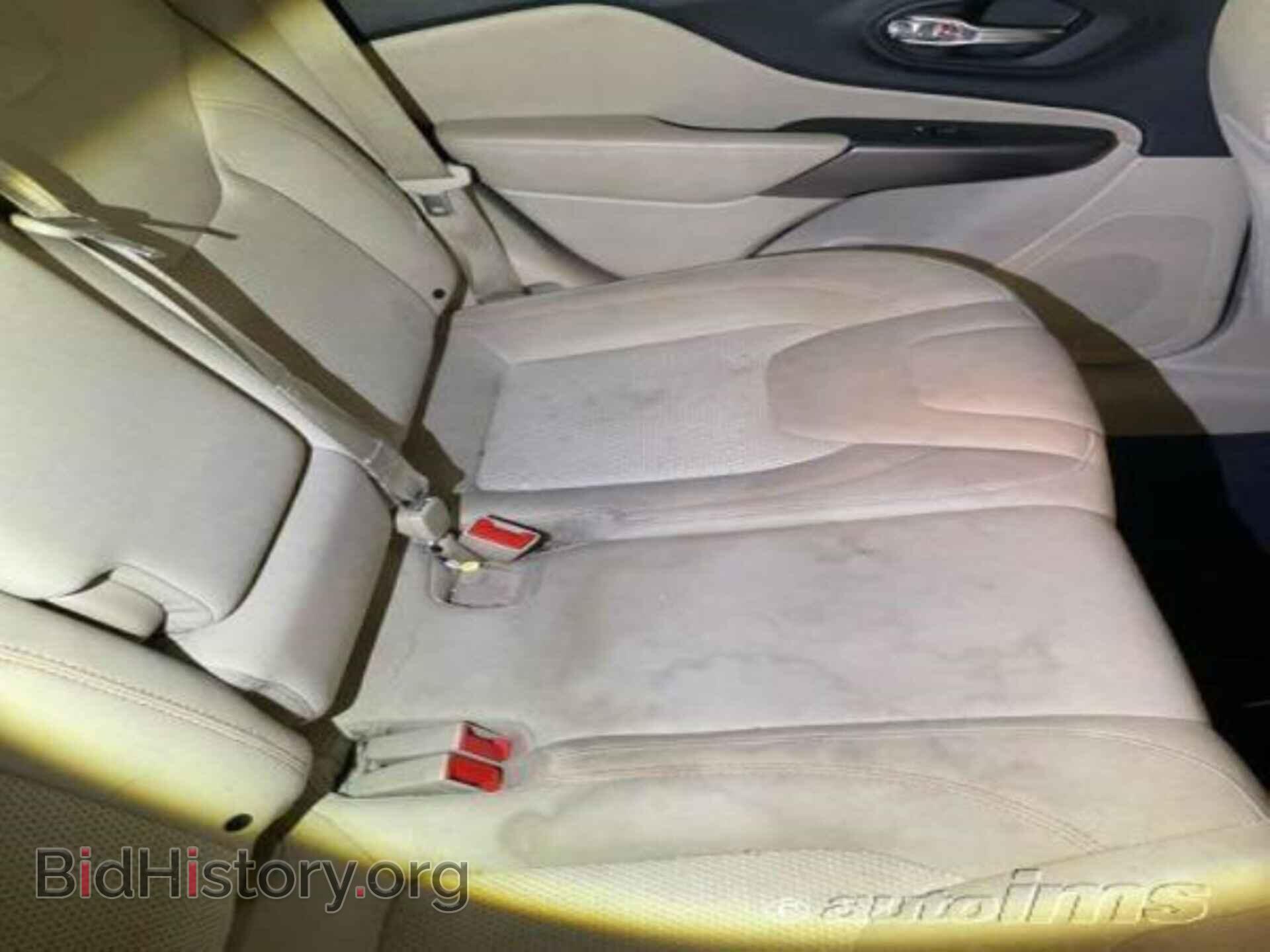 2019 JEEP CHEROKEE - VIN: 1C4PJLCB1KD370959 - Фото 6