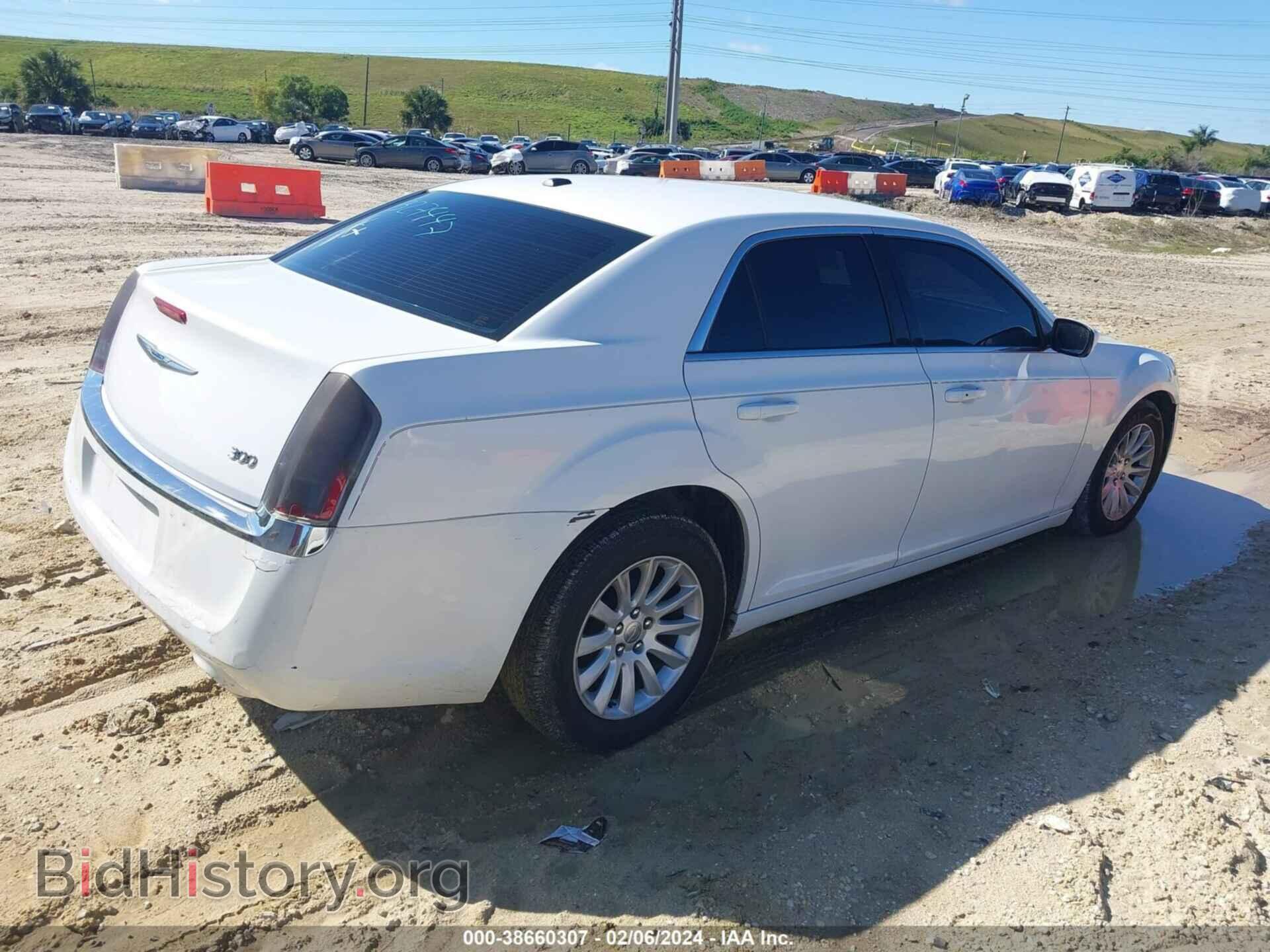 2014 CHRYSLER 300 - VIN: 2C3CCAAG2EH327447 - Фото 4