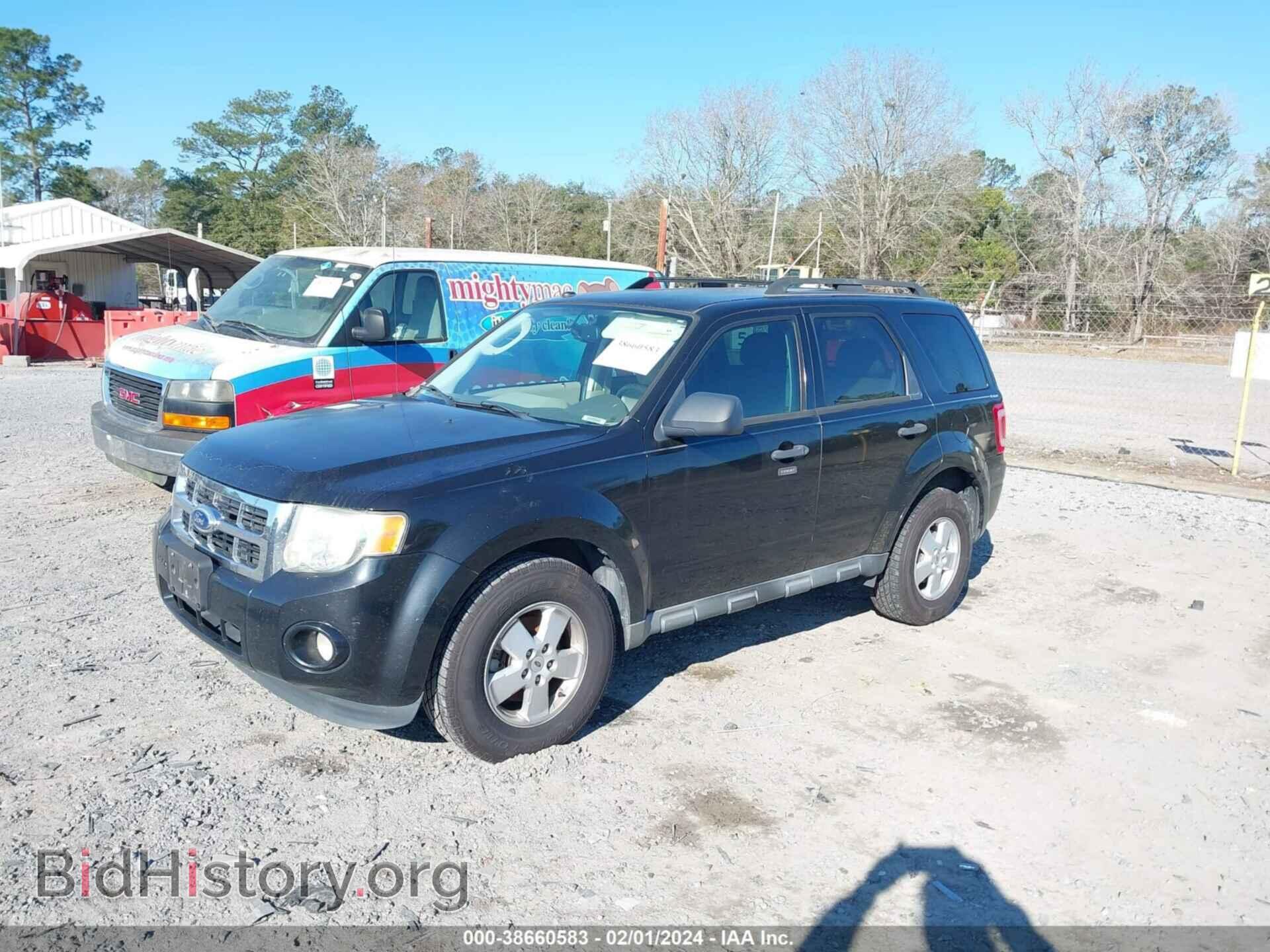 2011 FORD ESCAPE - VIN: 1FMCU0D77BKB70528 - Фото 2
