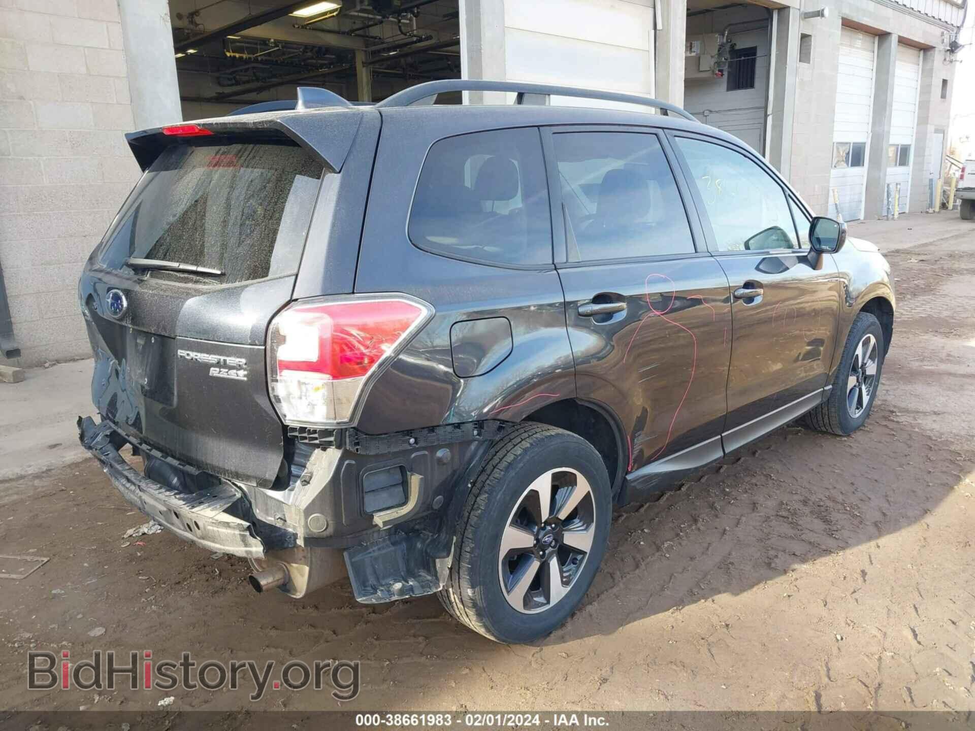 2017 SUBARU FORESTER - VIN: JF2SJAEC5HH463796 - Фото 4