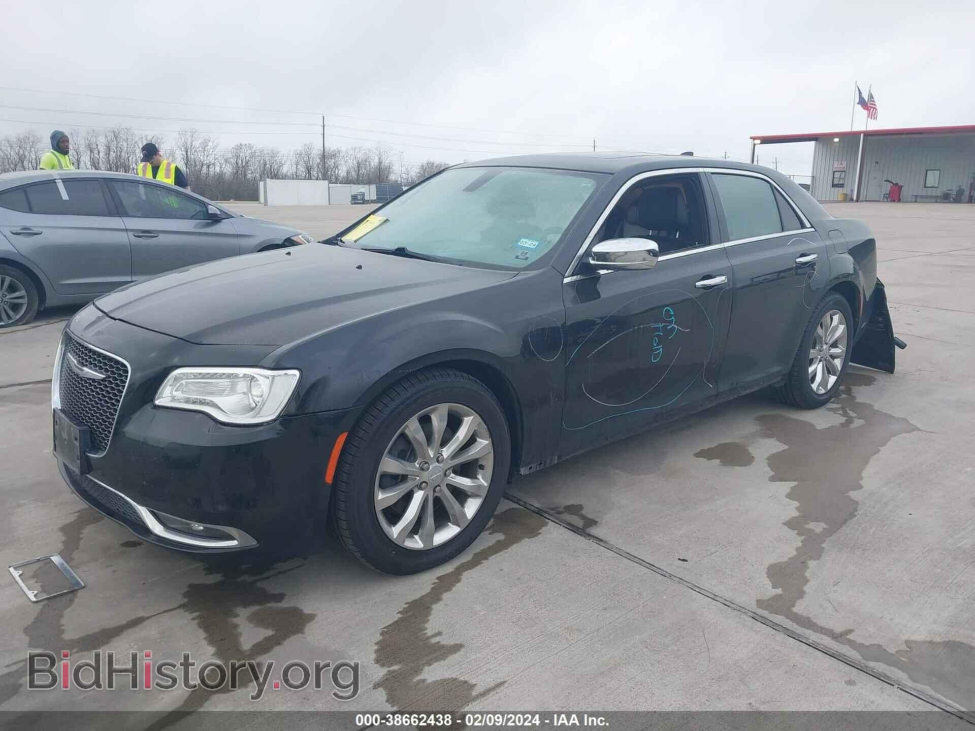 2016 CHRYSLER 300 - VIN: 2C3CCAKG2GH325392 - Фото 2
