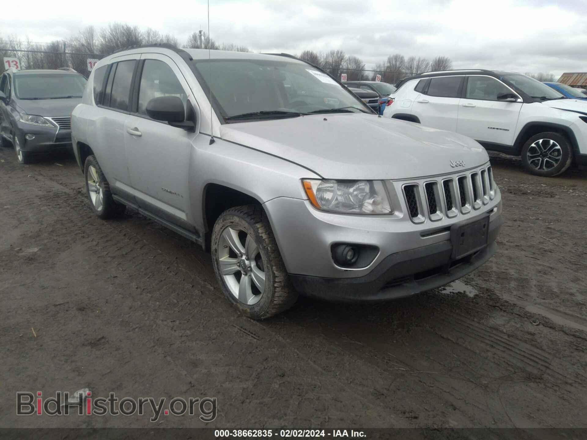 Photo 1J4NF1FB4BD282734 - JEEP COMPASS 2011