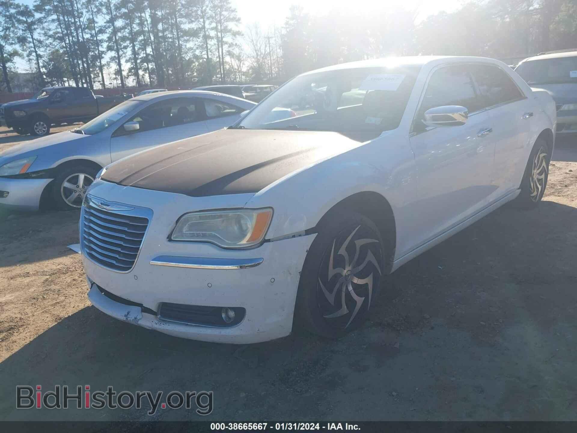 2012 CHRYSLER 300 - VIN: 2C3CCACG7CH199474 - Фото 2