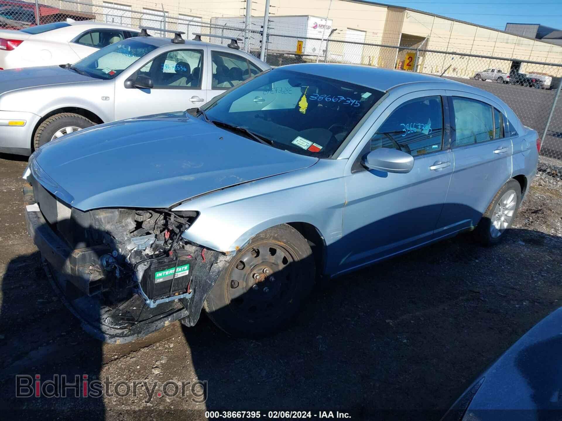 2013 CHRYSLER 200 - VIN: 1C3CCBAB8DN641412 - Photo 2