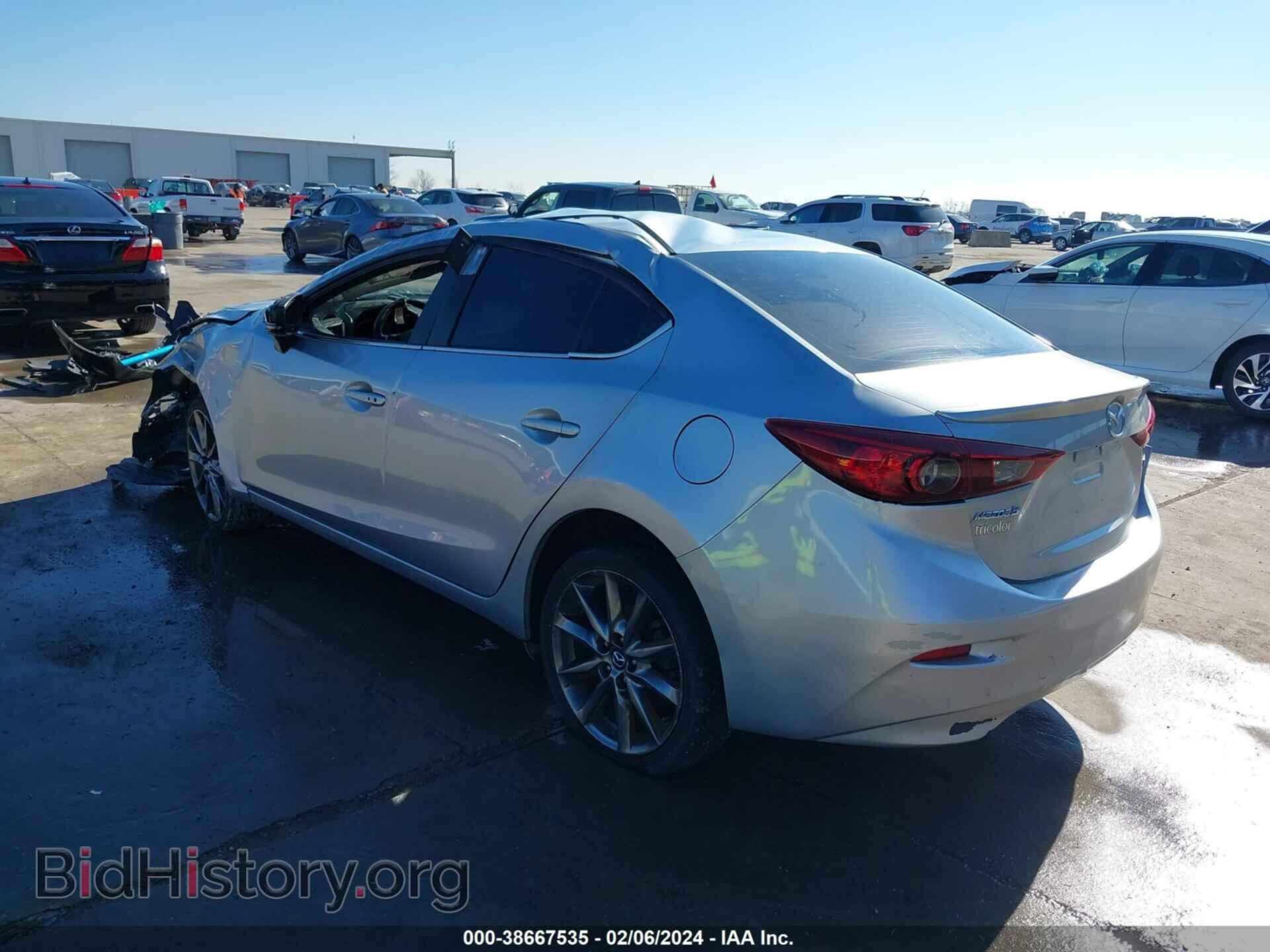 2018 MAZDA MAZDA3 - VIN: 3MZBN1V32JM206841 - Фото 3
