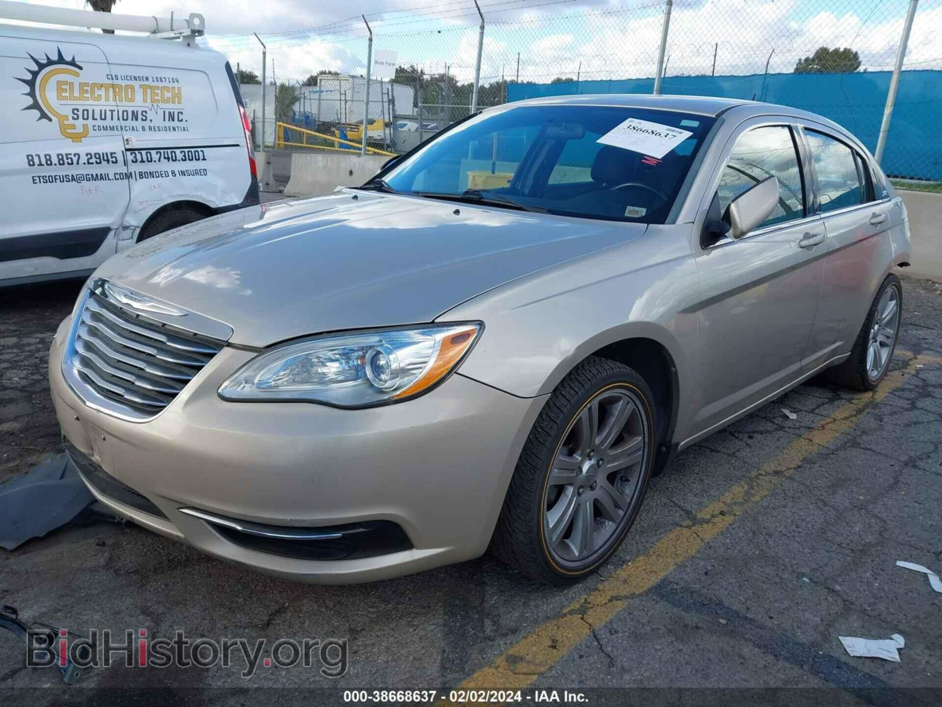 2013 CHRYSLER 200 - VIN: 1C3CCBBB4DN765367 - Фото 2