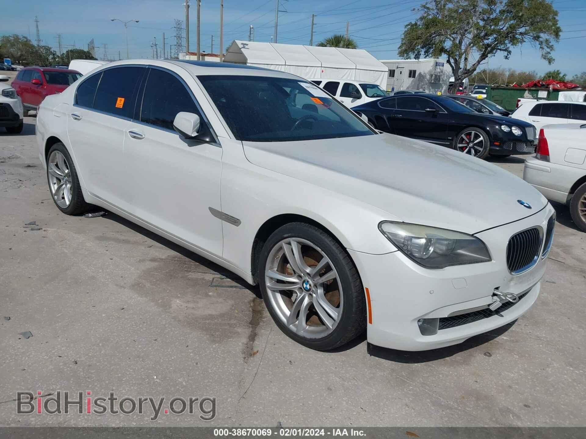 Фотография WBAKA4C54BC392371 - BMW 740I 2011