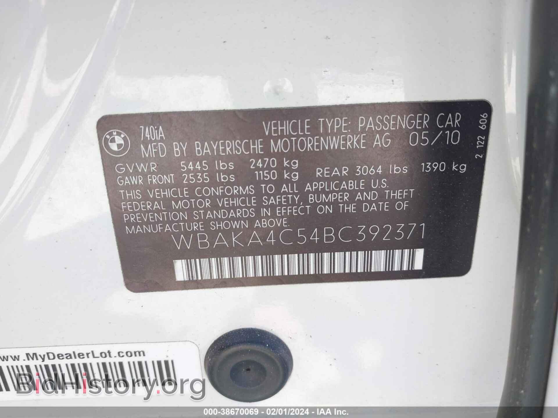 2011 BMW 740I - VIN: WBAKA4C54BC392371 - Фото 9