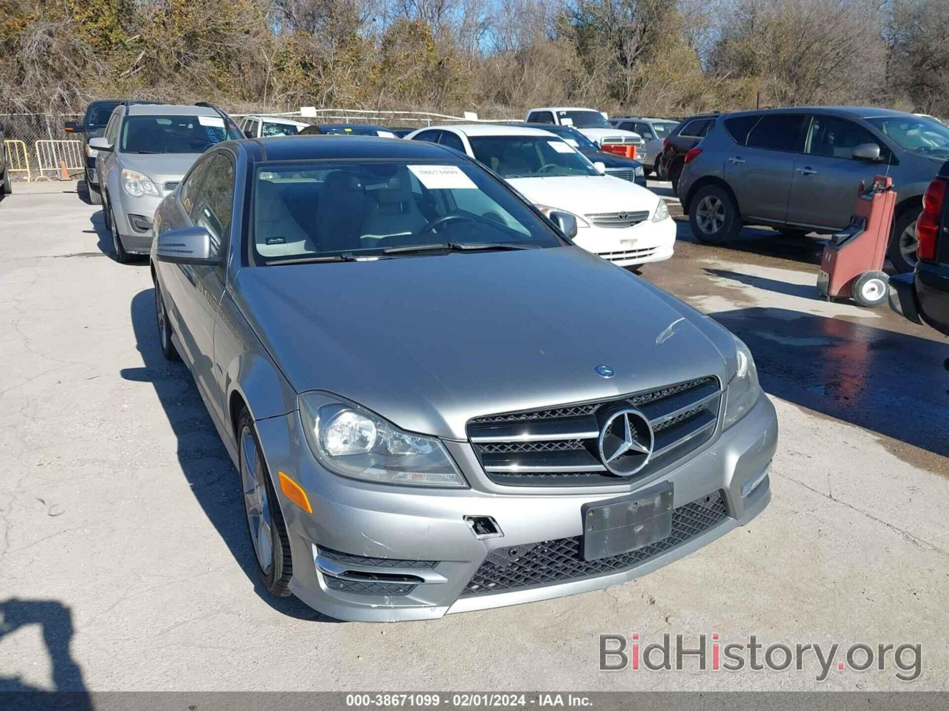 Photo WDDGJ4HBXCF768388 - MERCEDES-BENZ C 250 2012