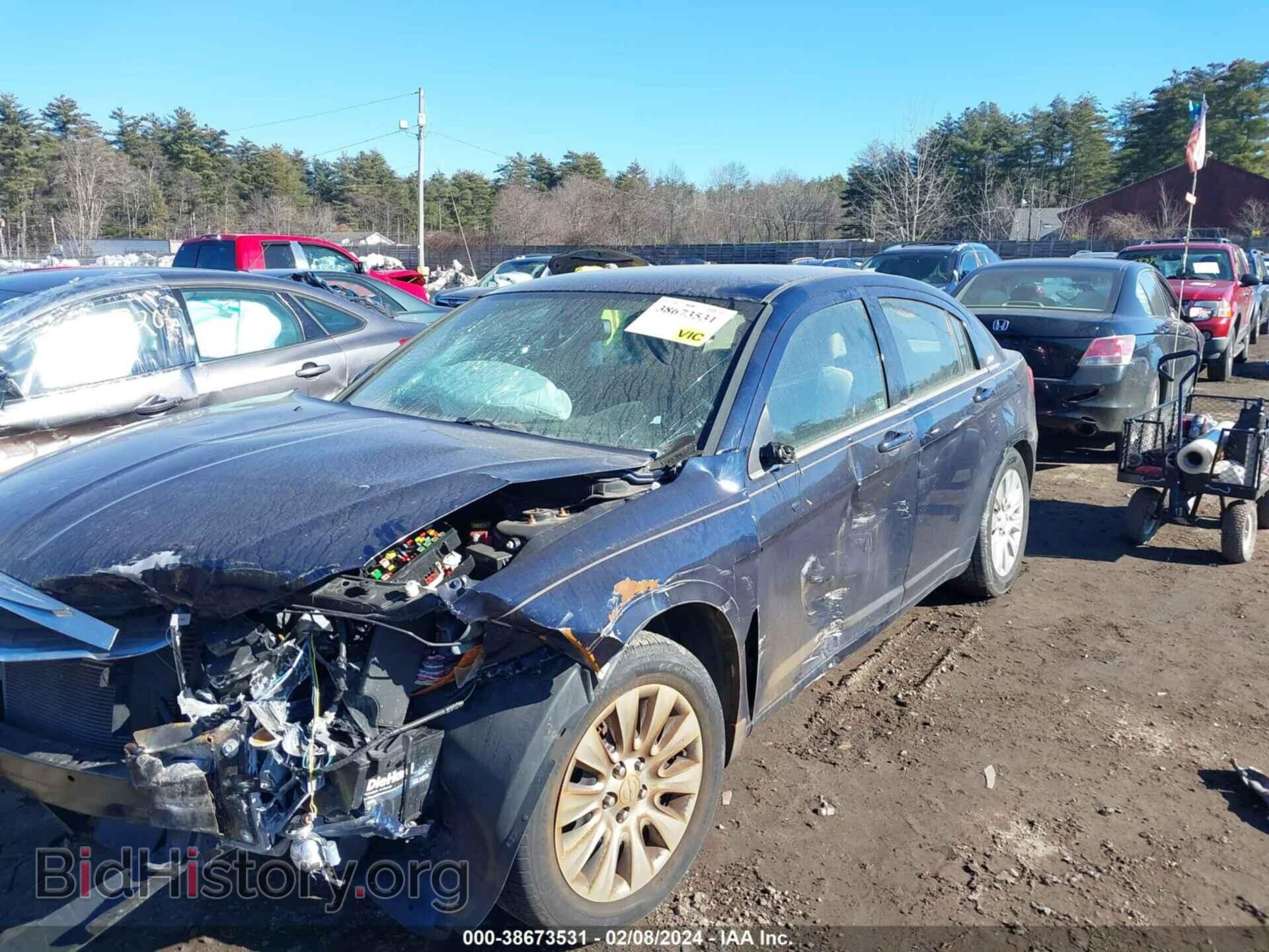 2013 CHRYSLER 200 - VIN: 1C3CCBAB1DN620773 - Фото 2