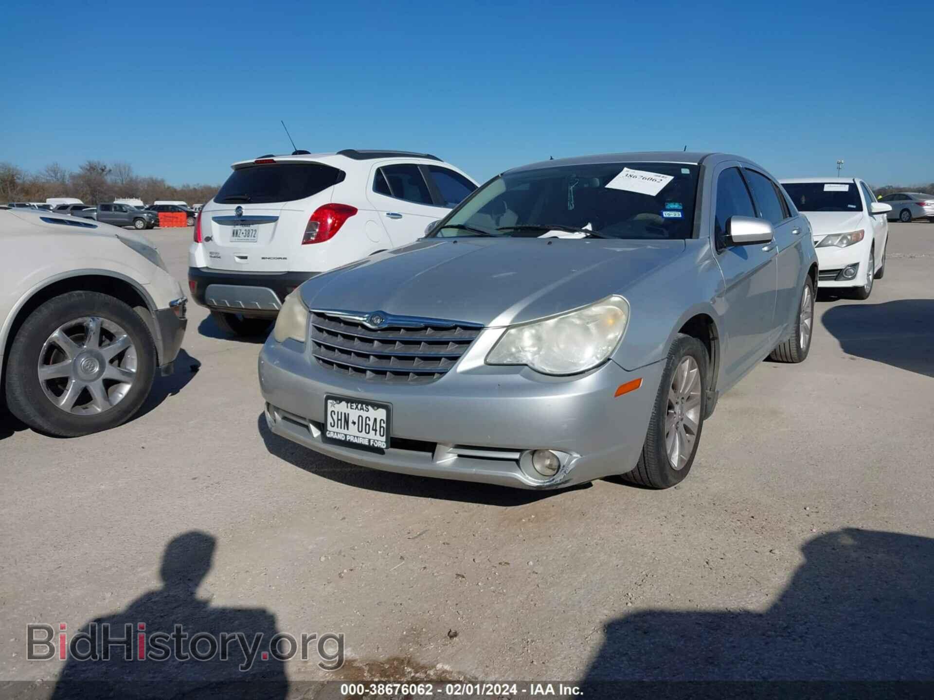 2010 CHRYSLER SEBRING - VIN: 1C3CC5FB2AN163199 - Фото 2
