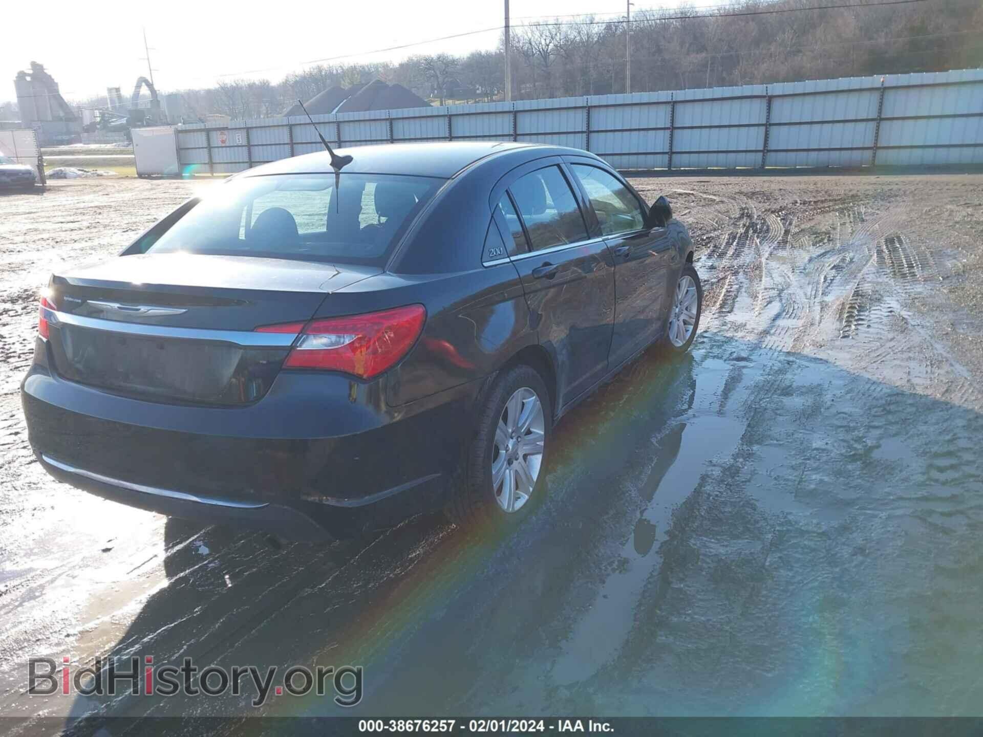 2013 CHRYSLER 200 - VIN: 1C3CCBAB5DN705180 - Фото 4