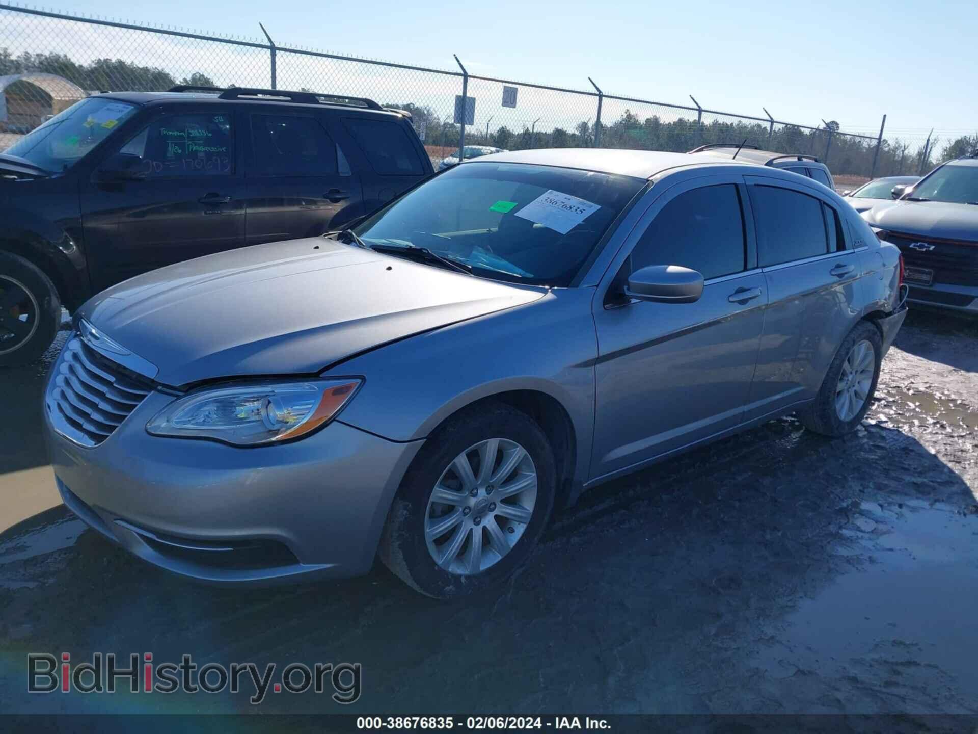2013 CHRYSLER 200 - VIN: 1C3CCBBB2DN580329 - Фото 2