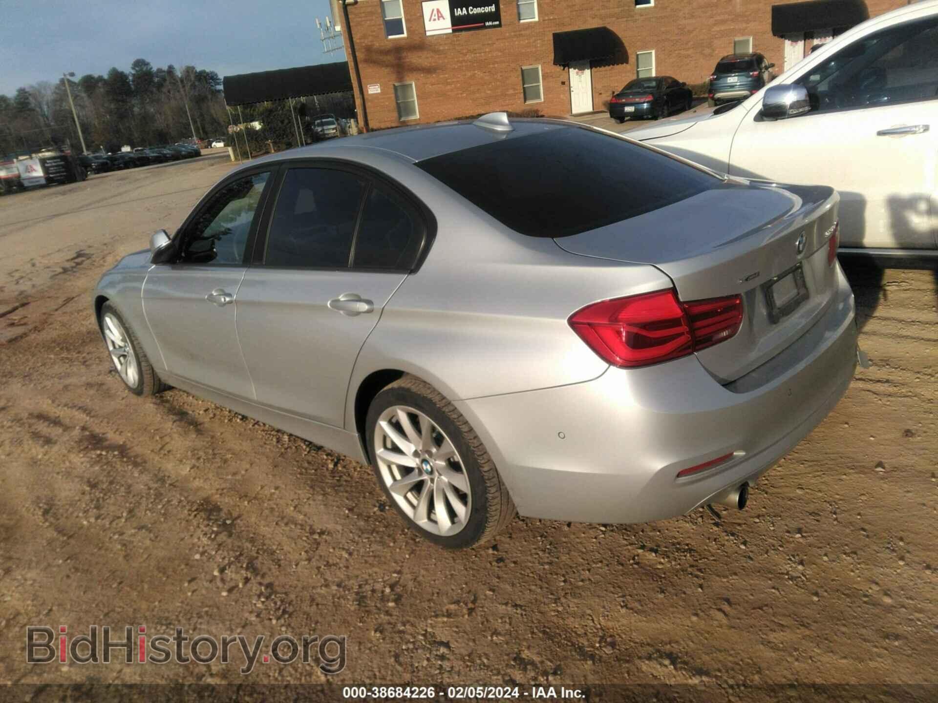 2018 BMW 320I - VIN: WBA8A3C57JA487098 - Фото 3