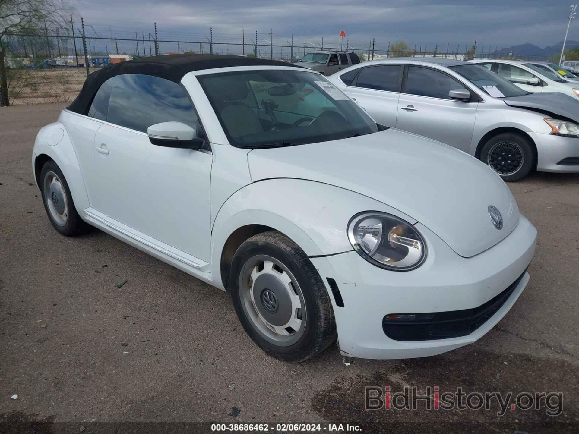 Photo 3VW517AT6FM809638 - VOLKSWAGEN BEETLE 2015