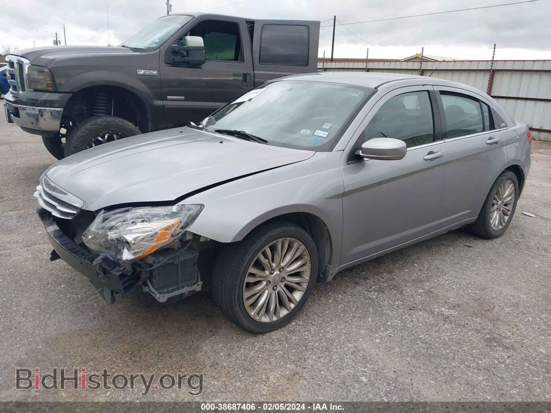 2013 CHRYSLER 200 - VIN: 1C3CCBAB2DN671134 - Фото 2