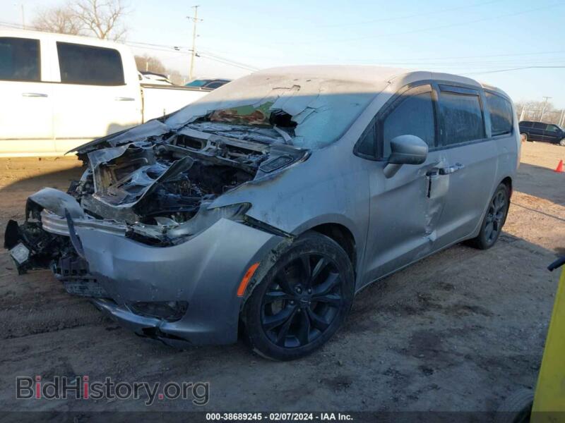 2020 Chrysler PACIFICA (VIN 2C4RC1FG9LR223821) — photo 2 of 15