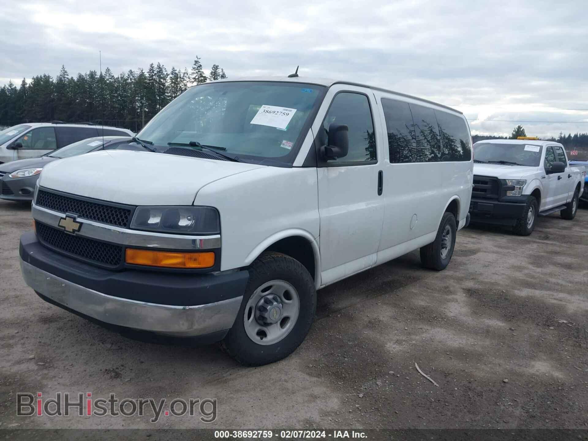 2013 CHEVROLET EXPRESS 2500 - VIN: 1GAWGRFA0D1153223 - Фото 2