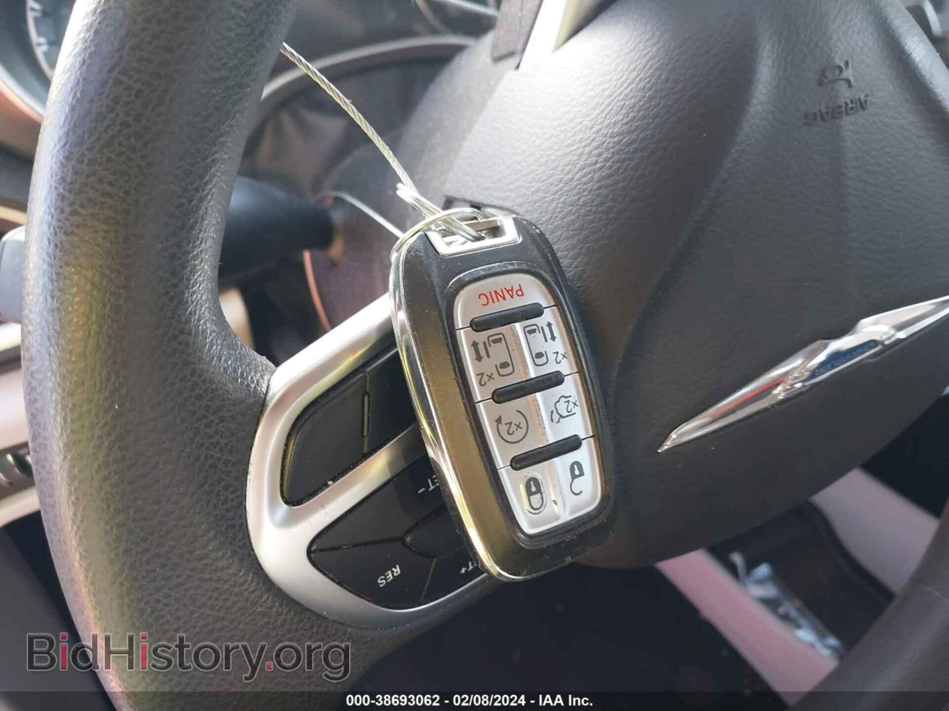 2018 CHRYSLER PACIFICA - VIN: 2C4RC1FG2JR258083 - Photo 11