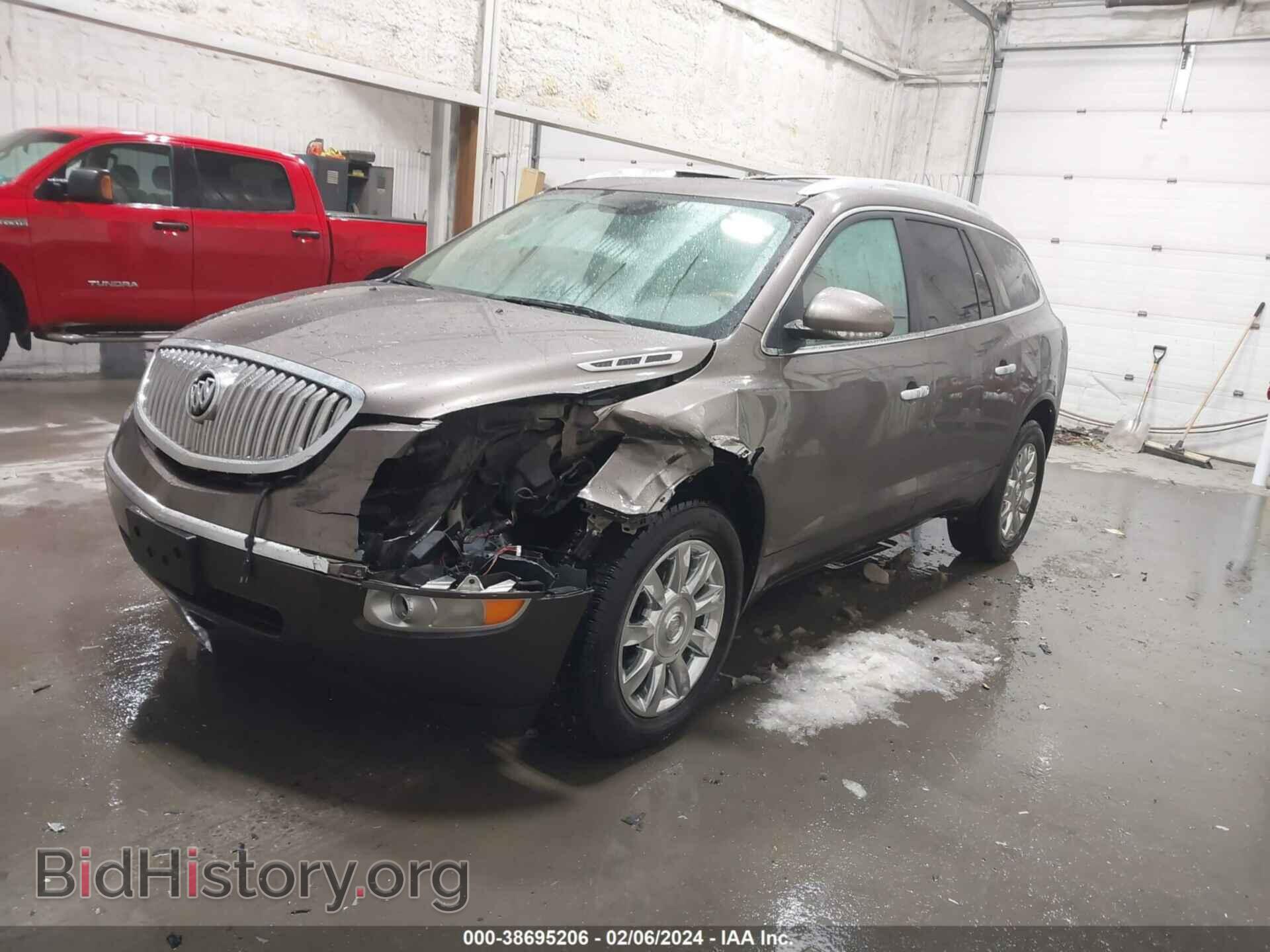 2011 BUICK ENCLAVE - VIN: 5GAKVCED1BJ114384 - Фото 2
