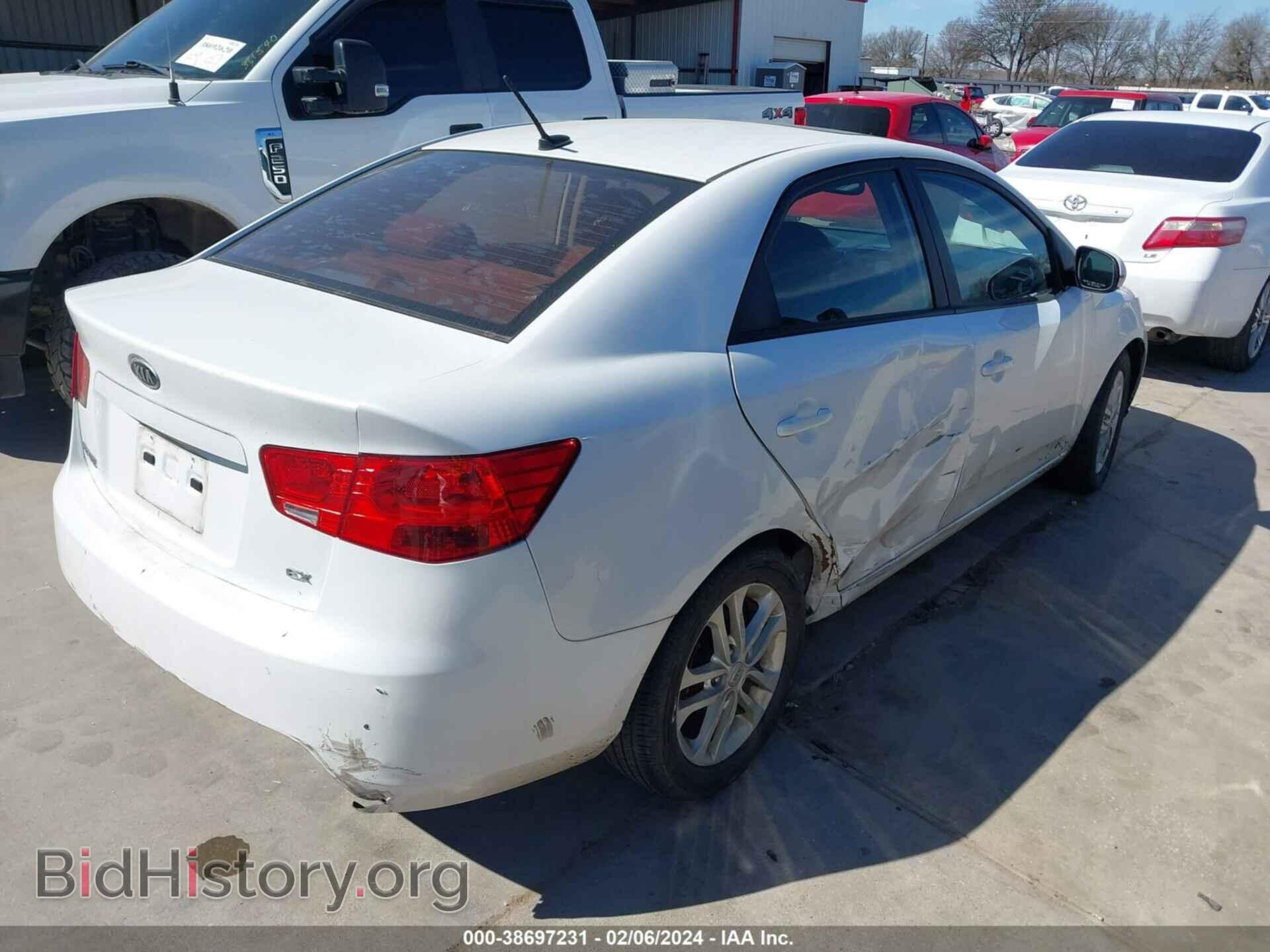 2011 KIA FORTE - VIN: KNAFU4A25B5317300 - Фото 4