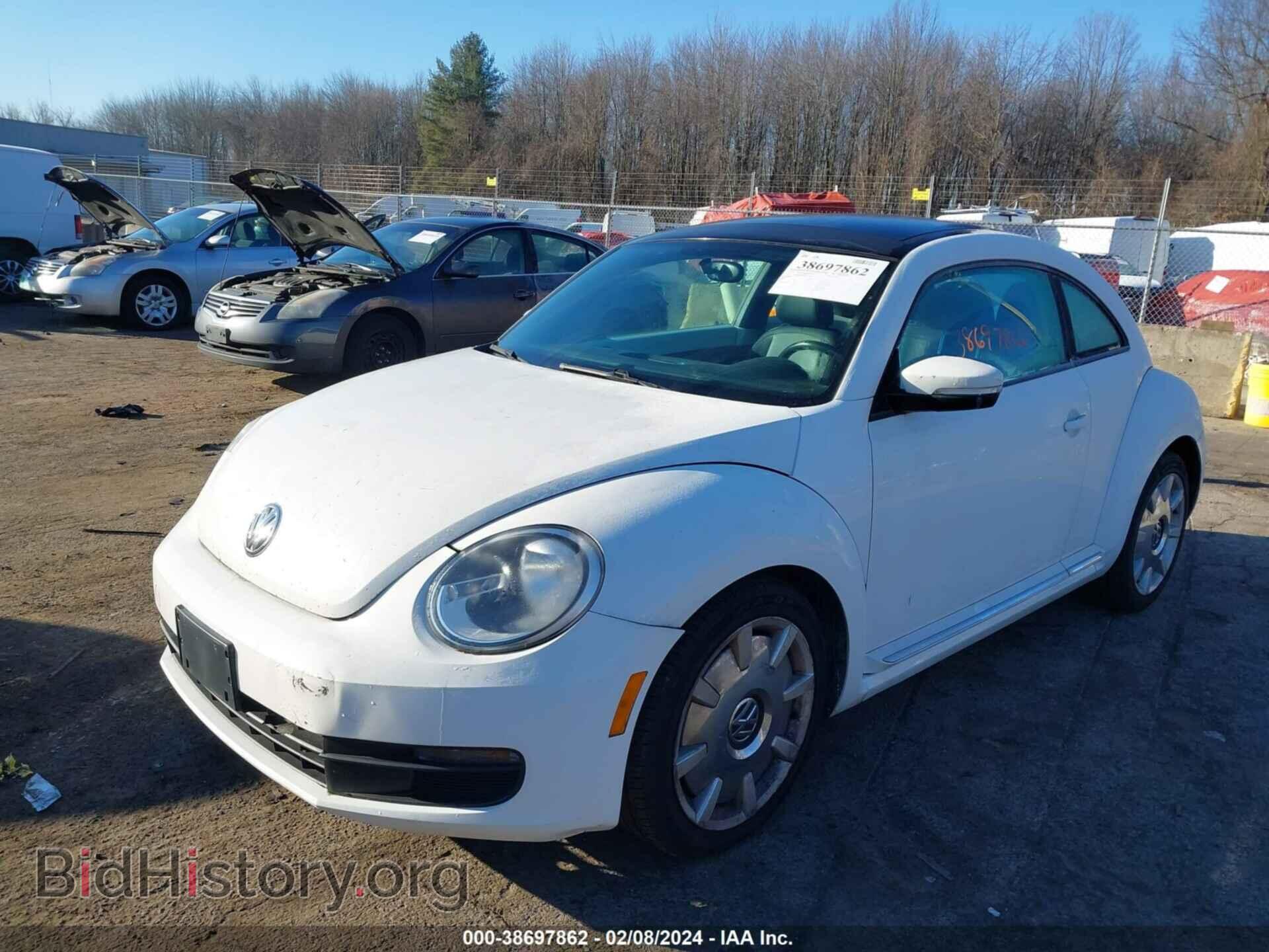 2013 VOLKSWAGEN BEETLE - VIN: 3VWJP7ATXDM631226 - Фото 2