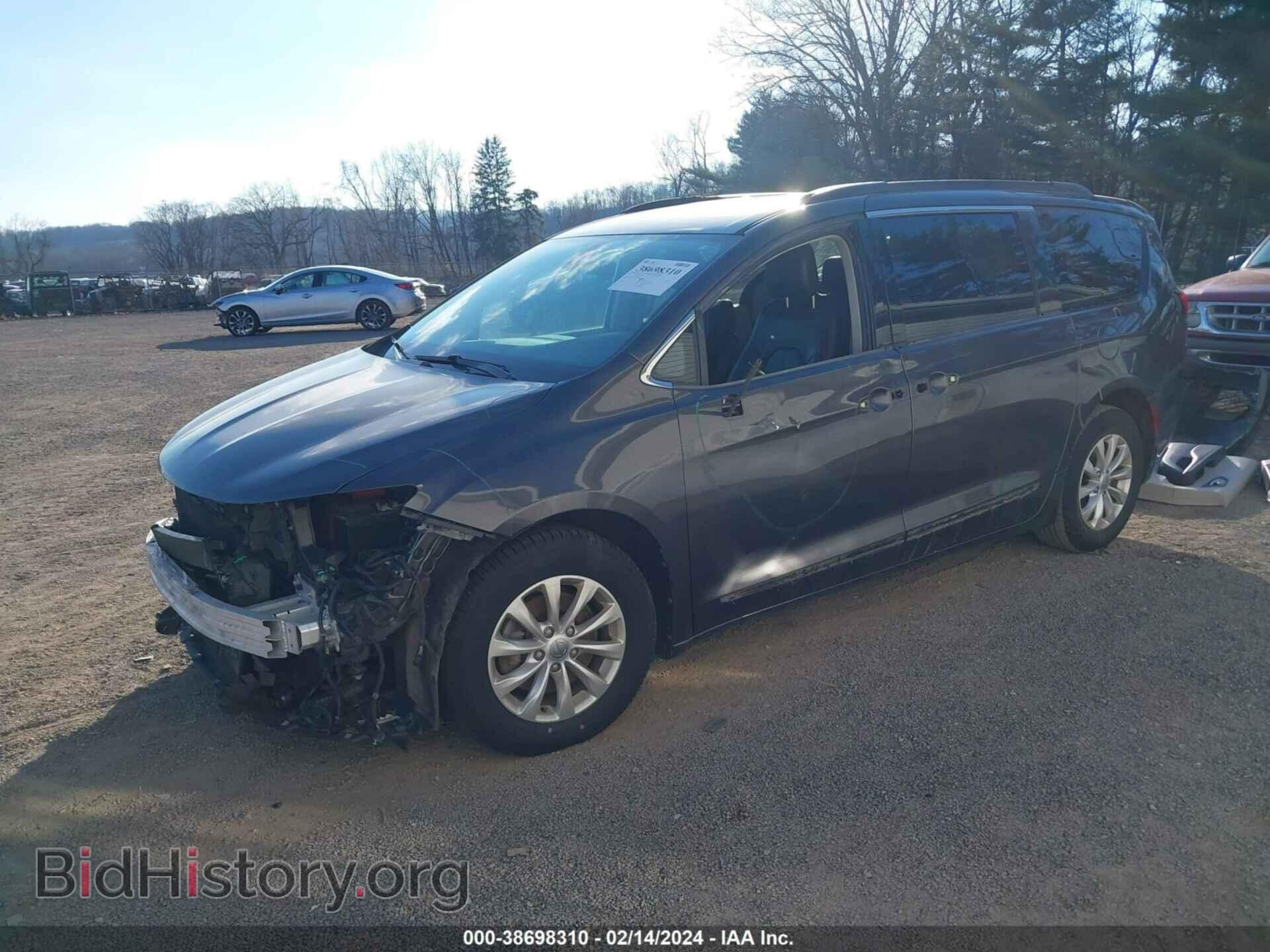 2017 CHRYSLER PACIFICA - VIN: 2C4RC1BG8HR571400 - Photo 2