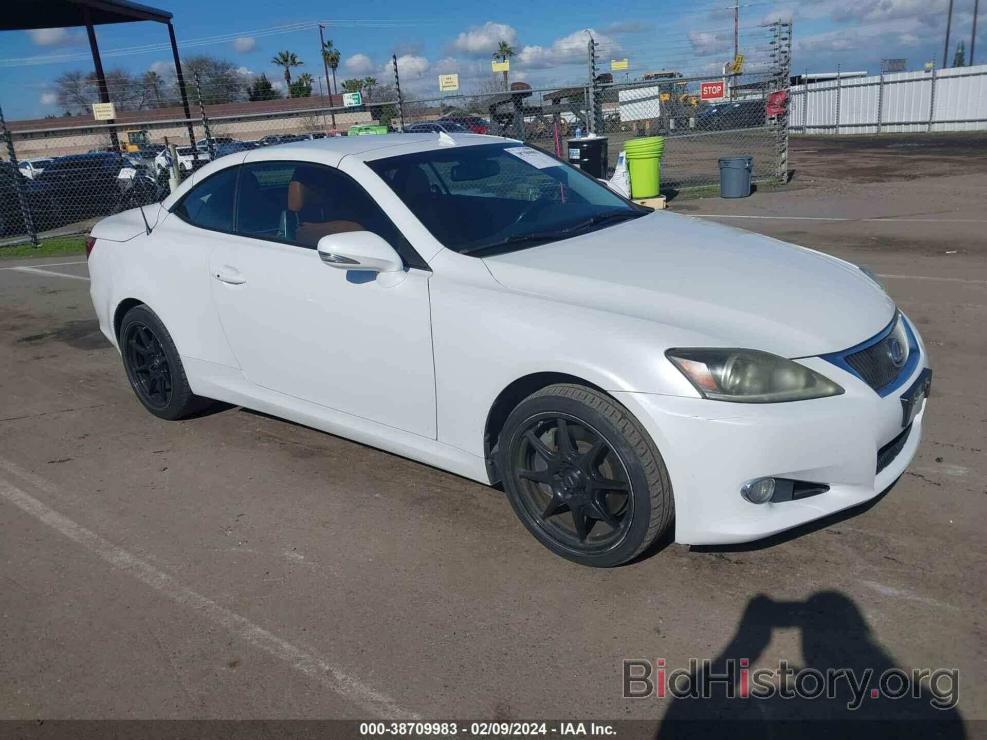 Photo JTHFE2C22C2507817 - LEXUS IS 350C 2012