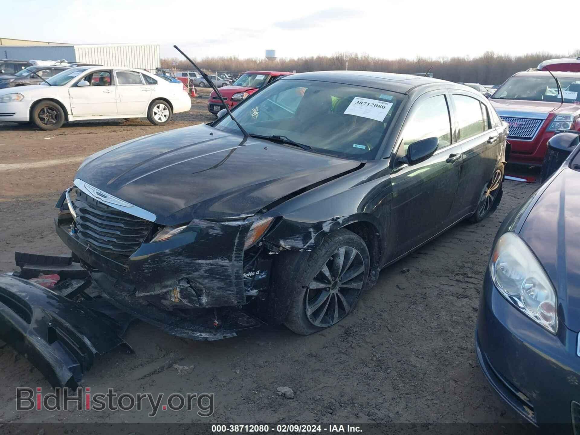 2013 CHRYSLER 200 - VIN: 1C3CCBBB0DN738795 - Фото 2