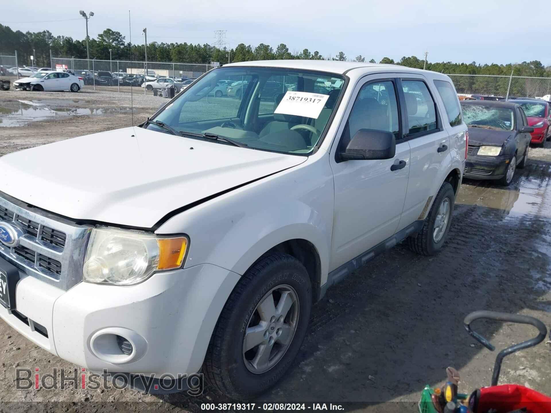 2011 FORD ESCAPE - VIN: 1FMCU0C75BKC21929 - Фото 2