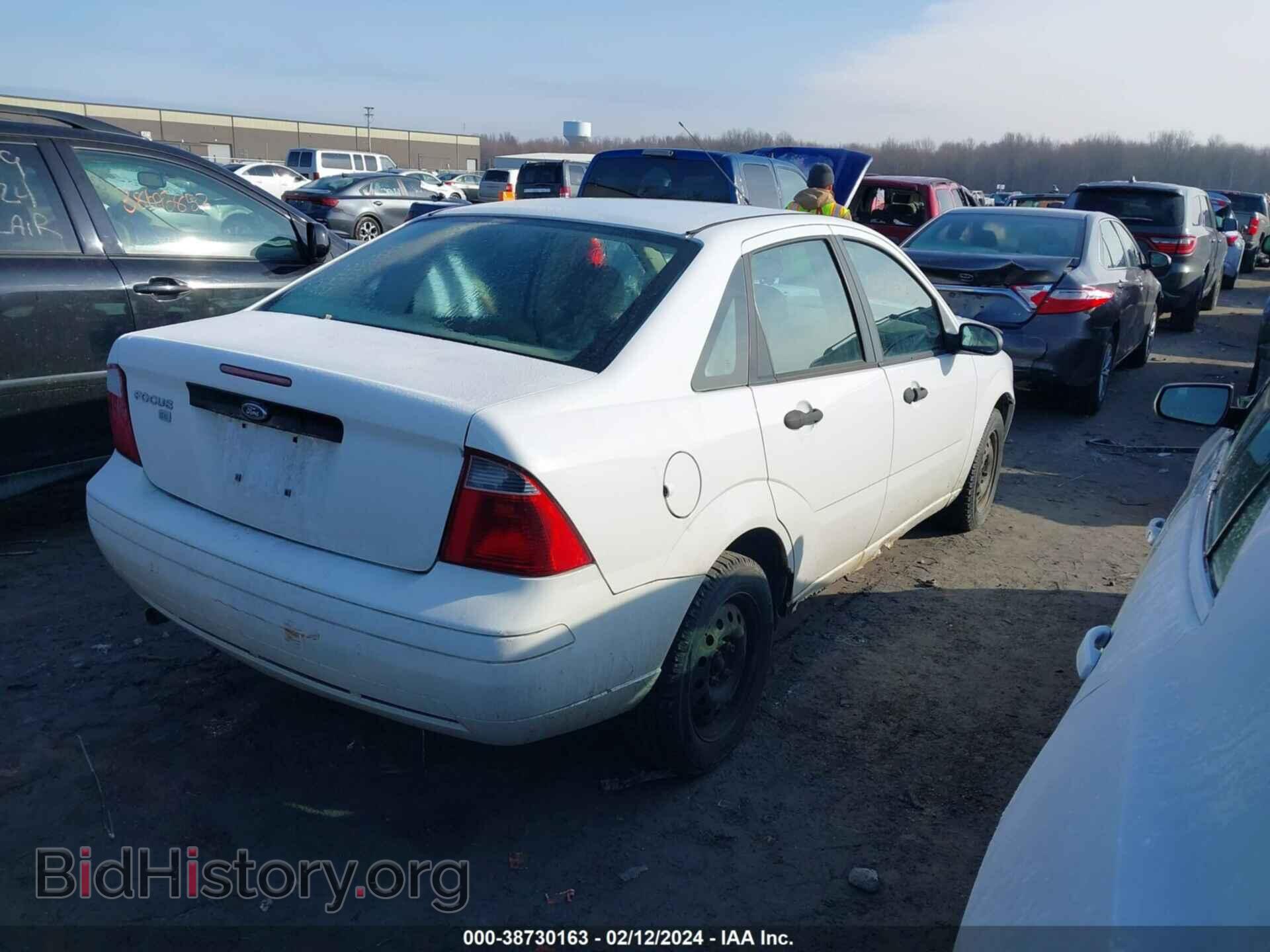 2007 FORD FOCUS - VIN: 1FAFP34N27W166305 - Фото 4