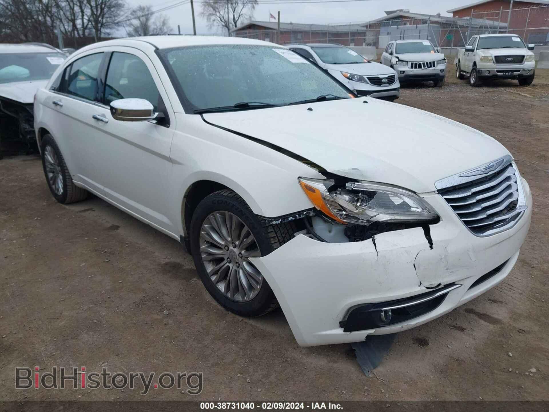 Photo 1C3BC2FB3BN522457 - CHRYSLER 200 2011
