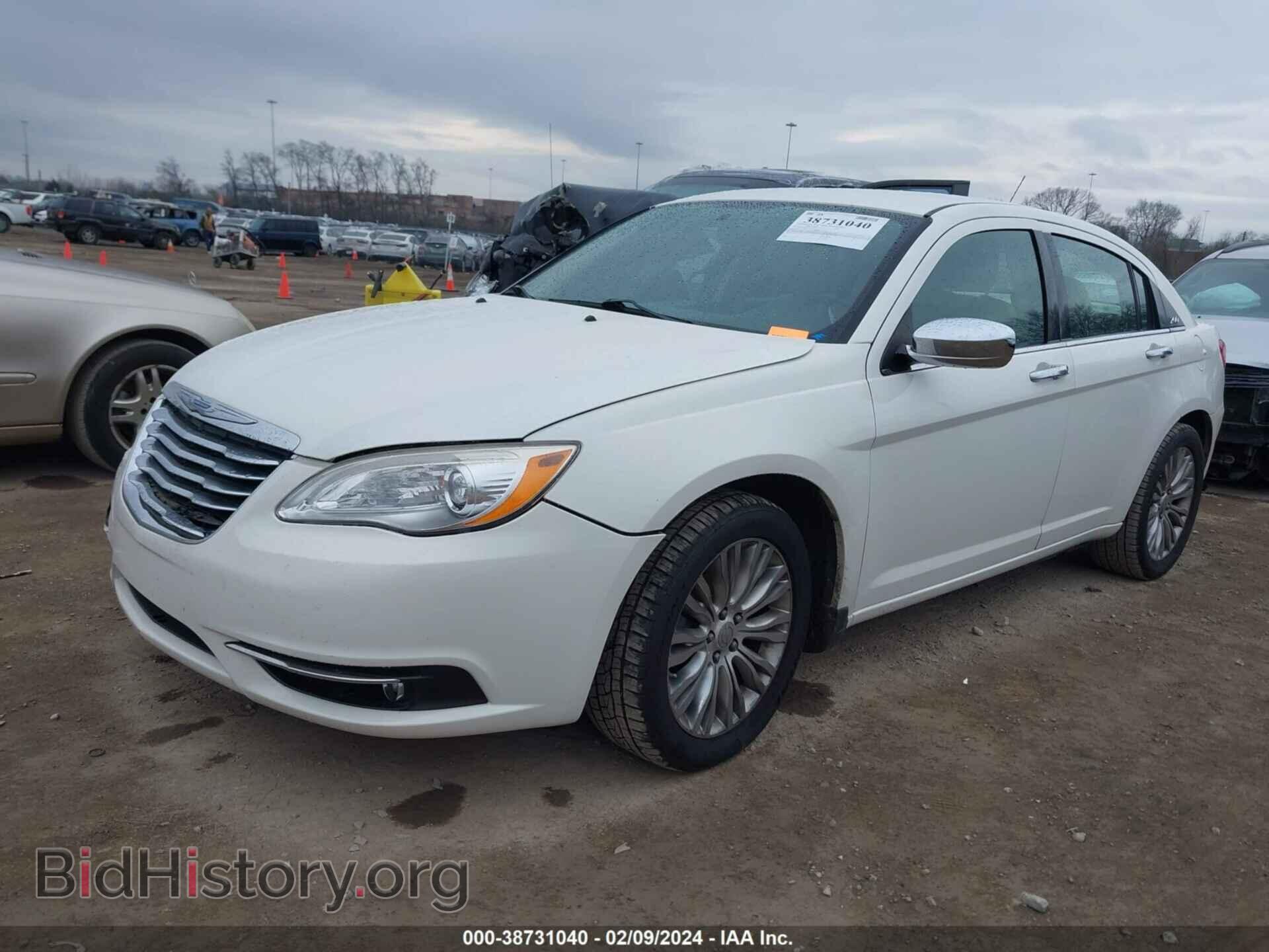 2011 CHRYSLER 200 - VIN: 1C3BC2FB3BN522457 - Фото 2